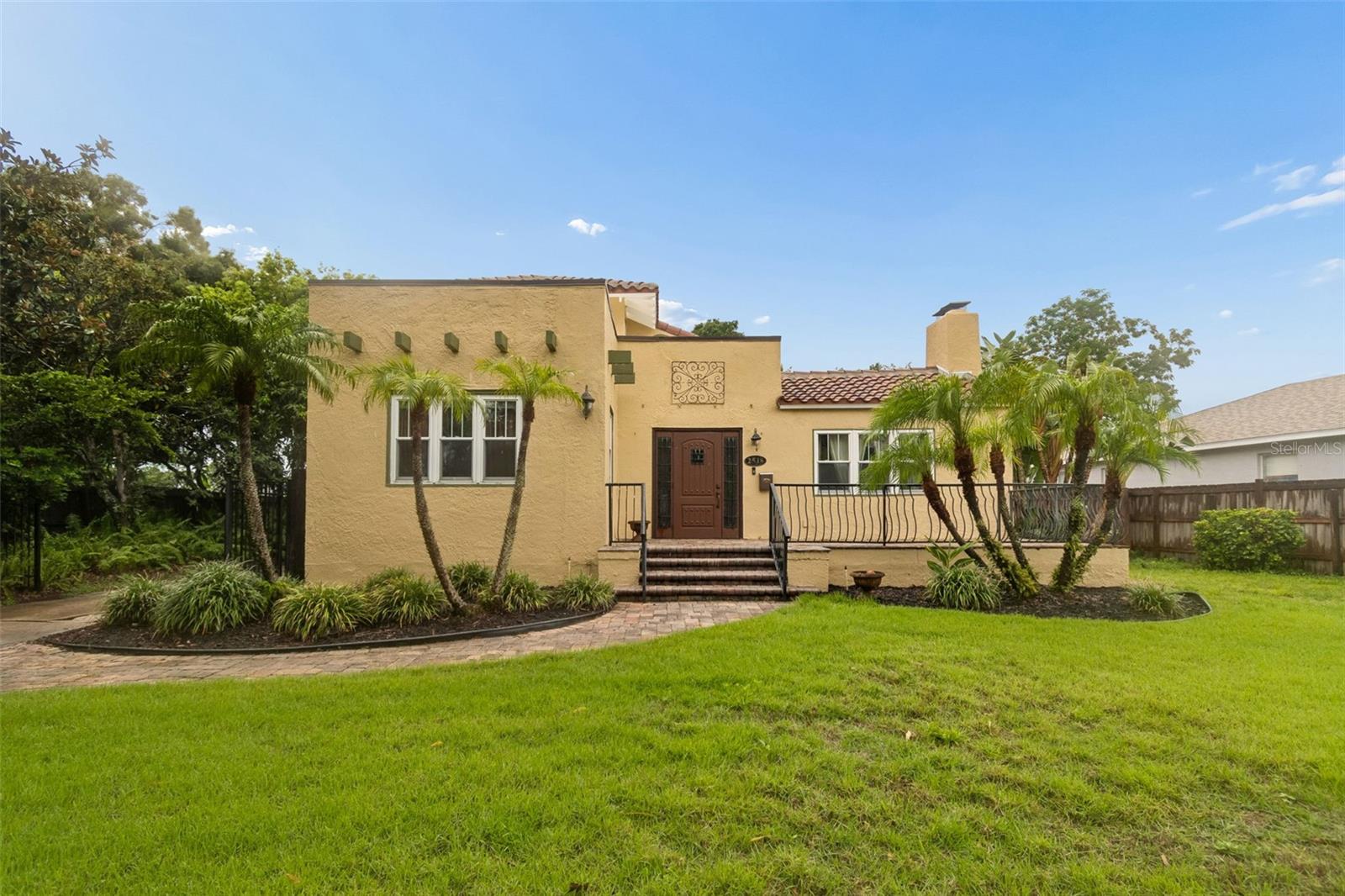2518 Granada Cir, Saint Petersburg, FL 33712