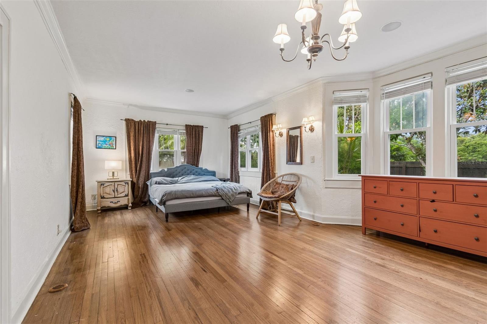 2518 Granada Cir, Saint Petersburg, FL 33712 photo