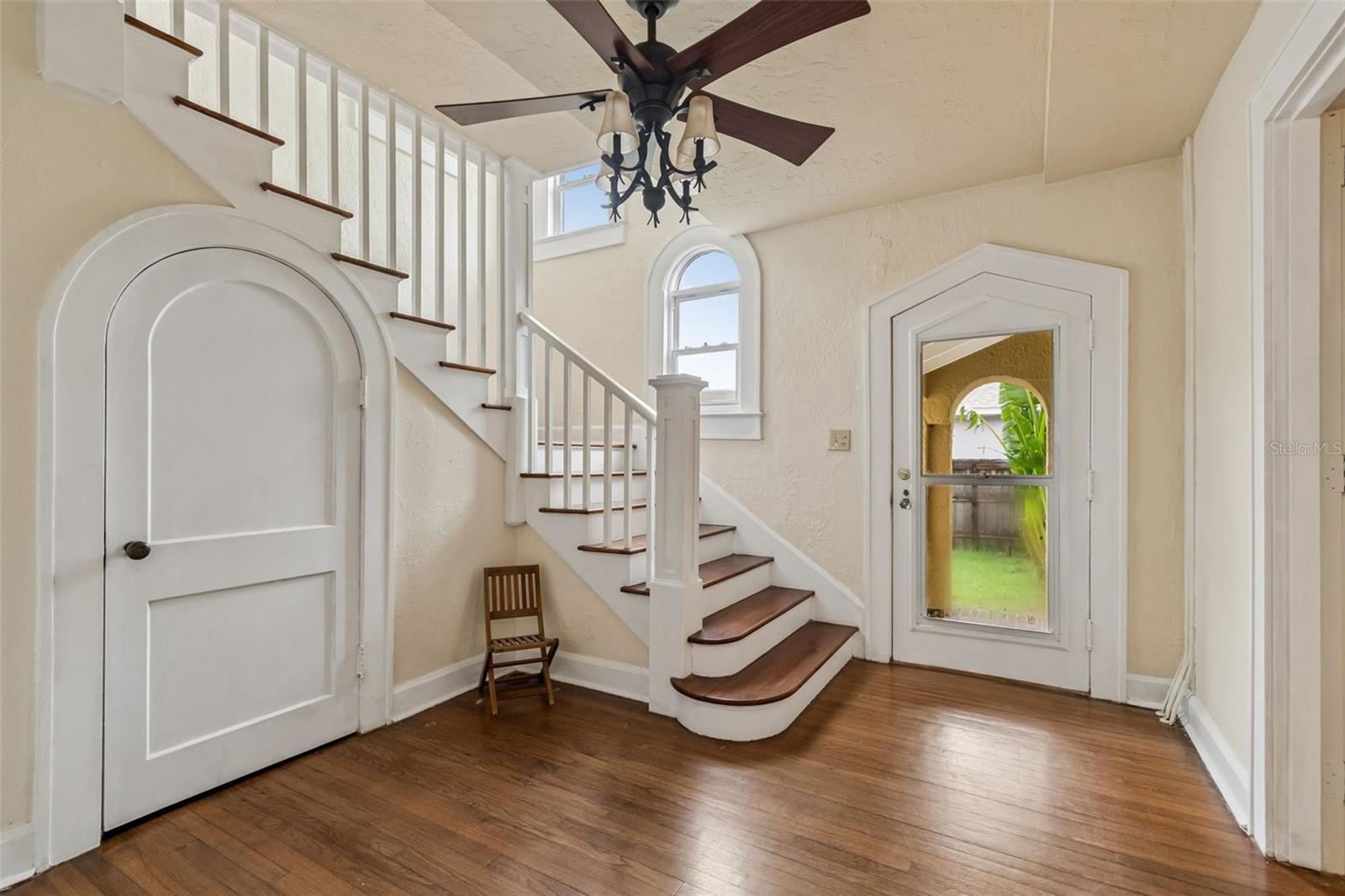 2518 Granada Cir, Saint Petersburg, FL 33712 photo