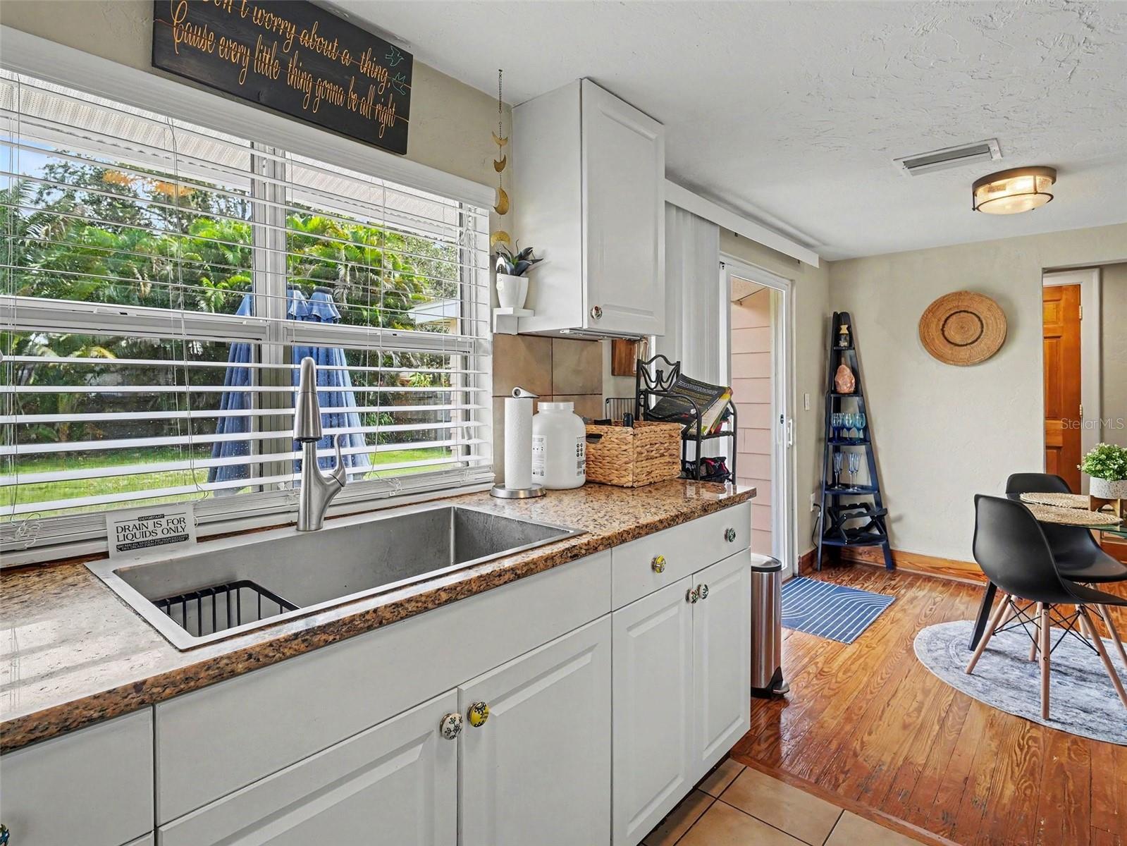 3035 Hillview St, Sarasota, FL 34239 photo