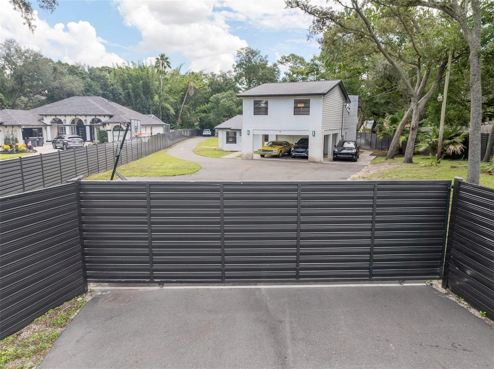 12409 North Blvd, Tampa, FL 33612 photo