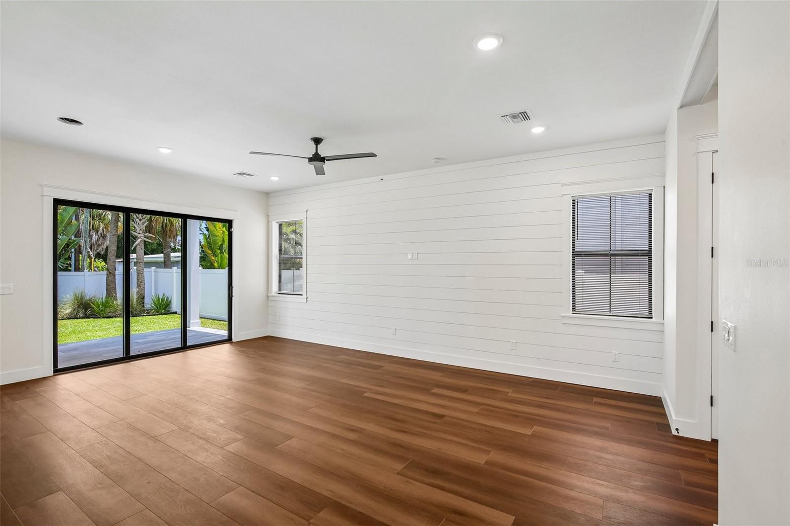 3819 71 St, Saint Petersburg, FL 33709 photo