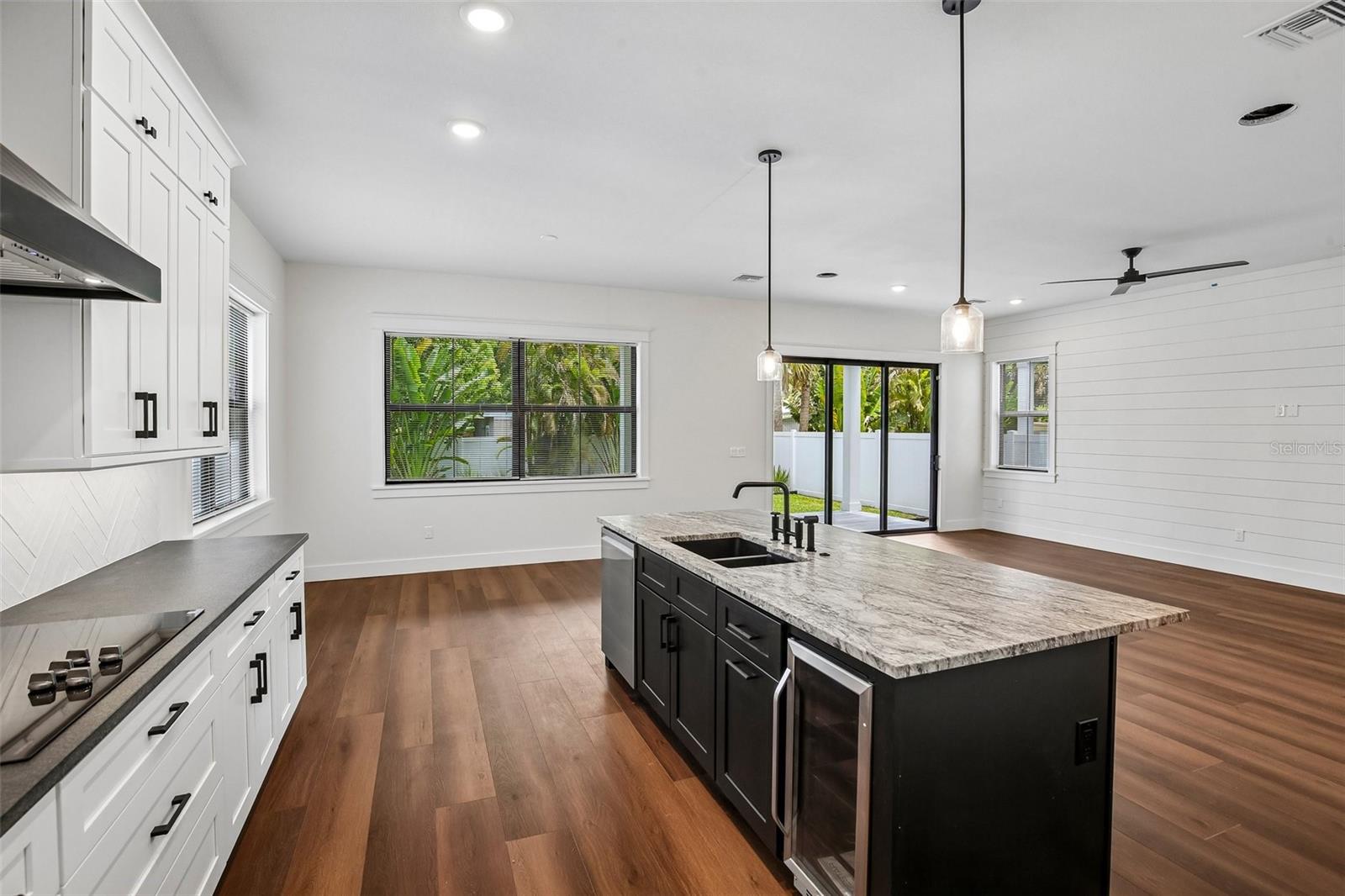 3819 71 St, Saint Petersburg, FL 33709 photo