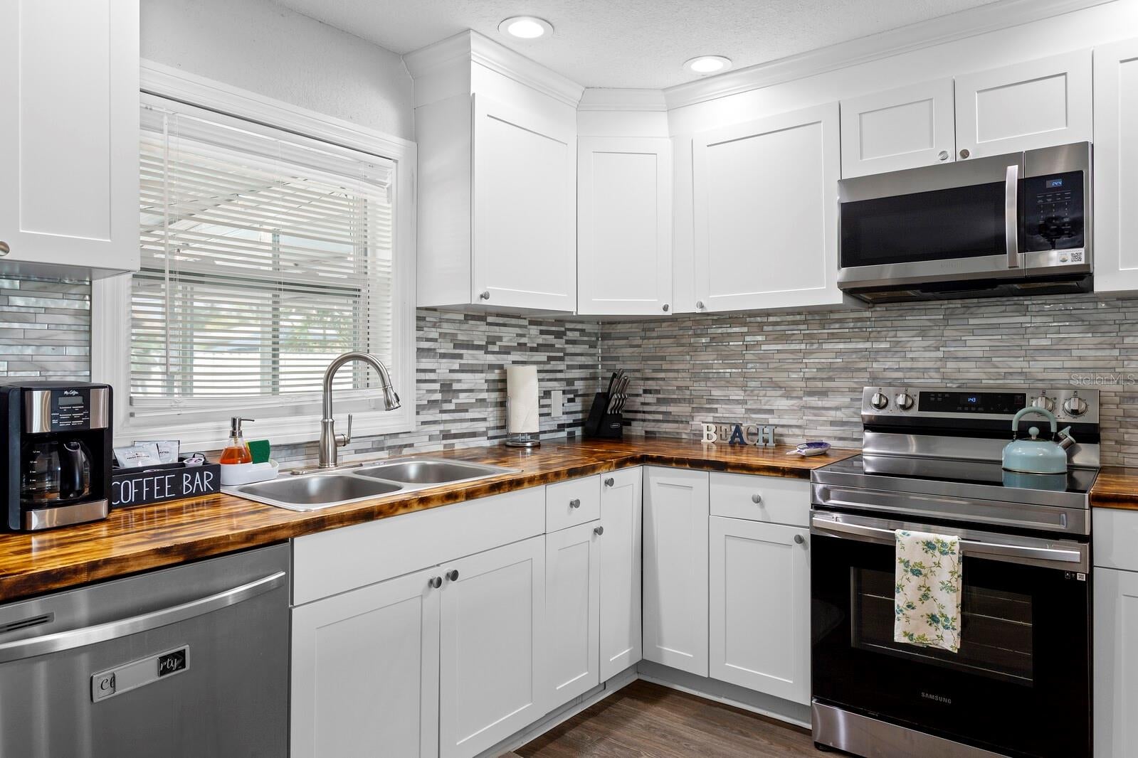 8404 43 Avenue Terrace, Bradenton, FL 34209 photo