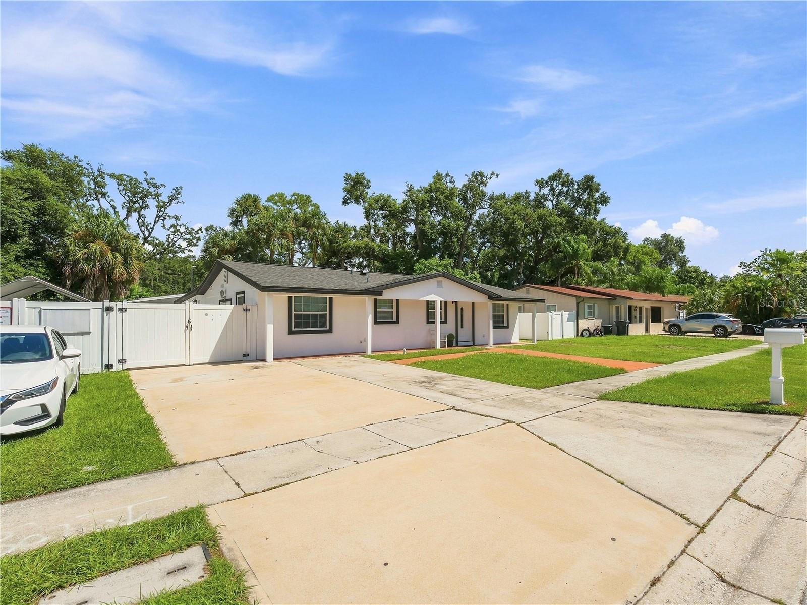 6529 La Mesa Cir, Tampa, FL 33634 photo
