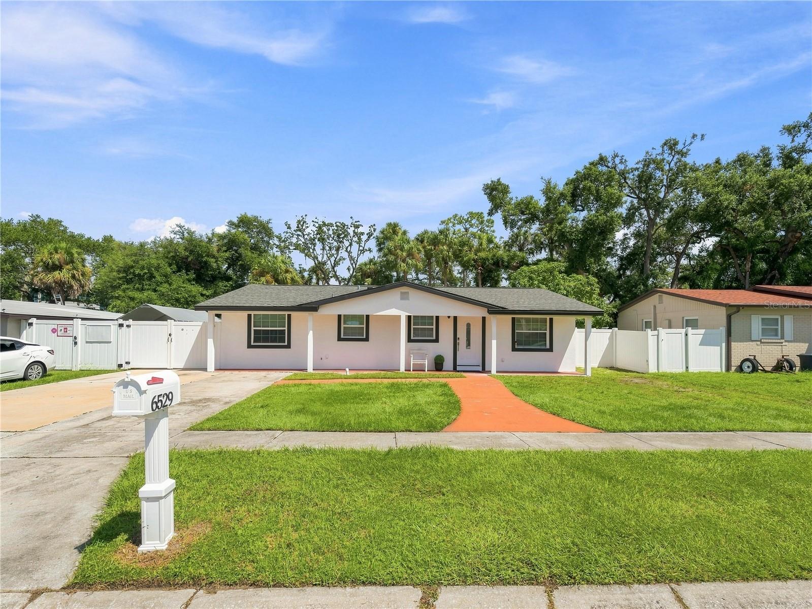 6529 La Mesa Cir, Tampa, FL 33634 photo