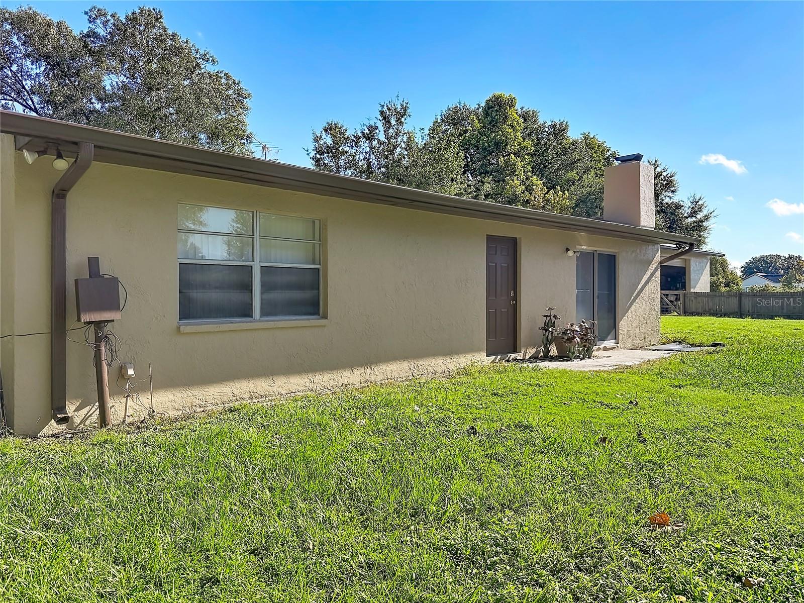 7102 5 Acre Rd, Plant City, FL 33565 photo
