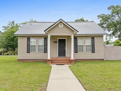 Single Family Residence in GRACEVILLE FL 1016 10TH AVENUE.jpg