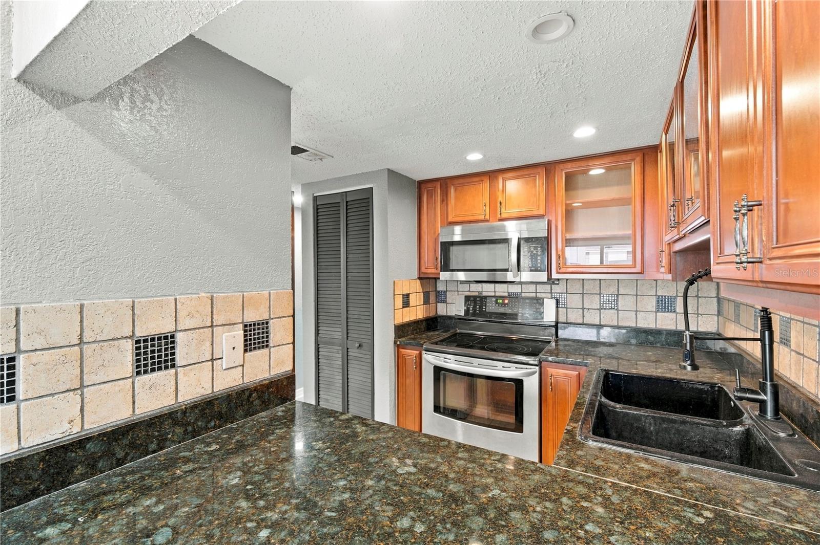 738 Haven Pl, Tarpon Springs, FL 34689 photo