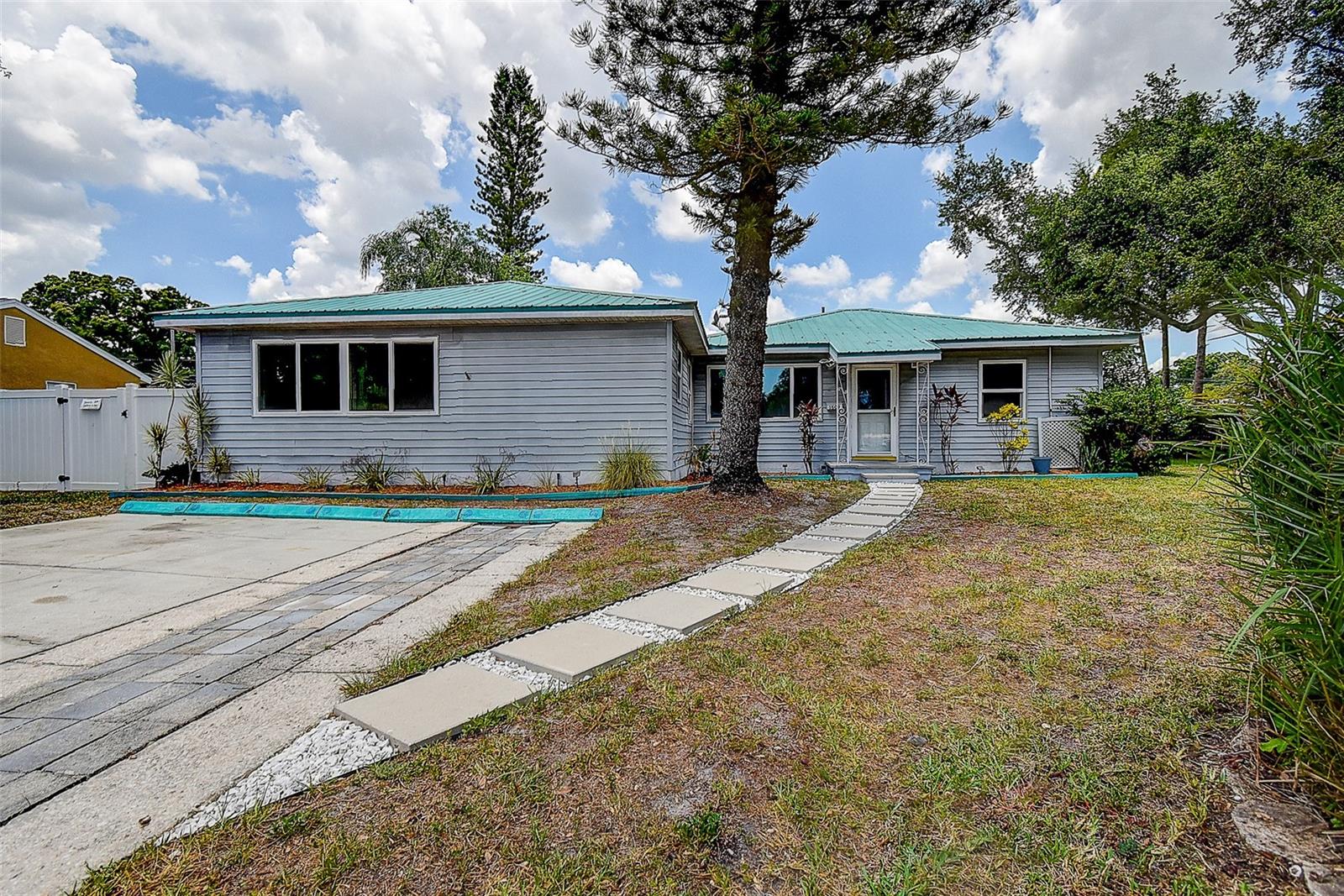 1509 Canterbury Rd, Saint Petersburg, FL 33710 photo