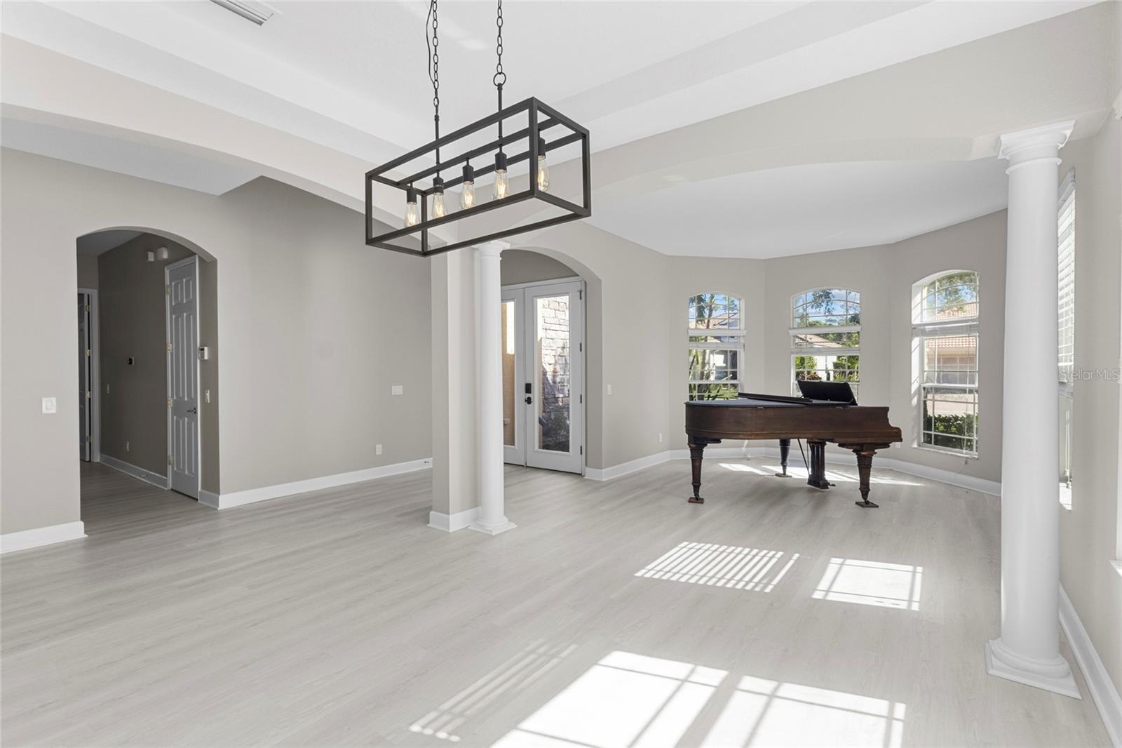 8134 Santa Rosa Ct, Sarasota, FL 34243 photo
