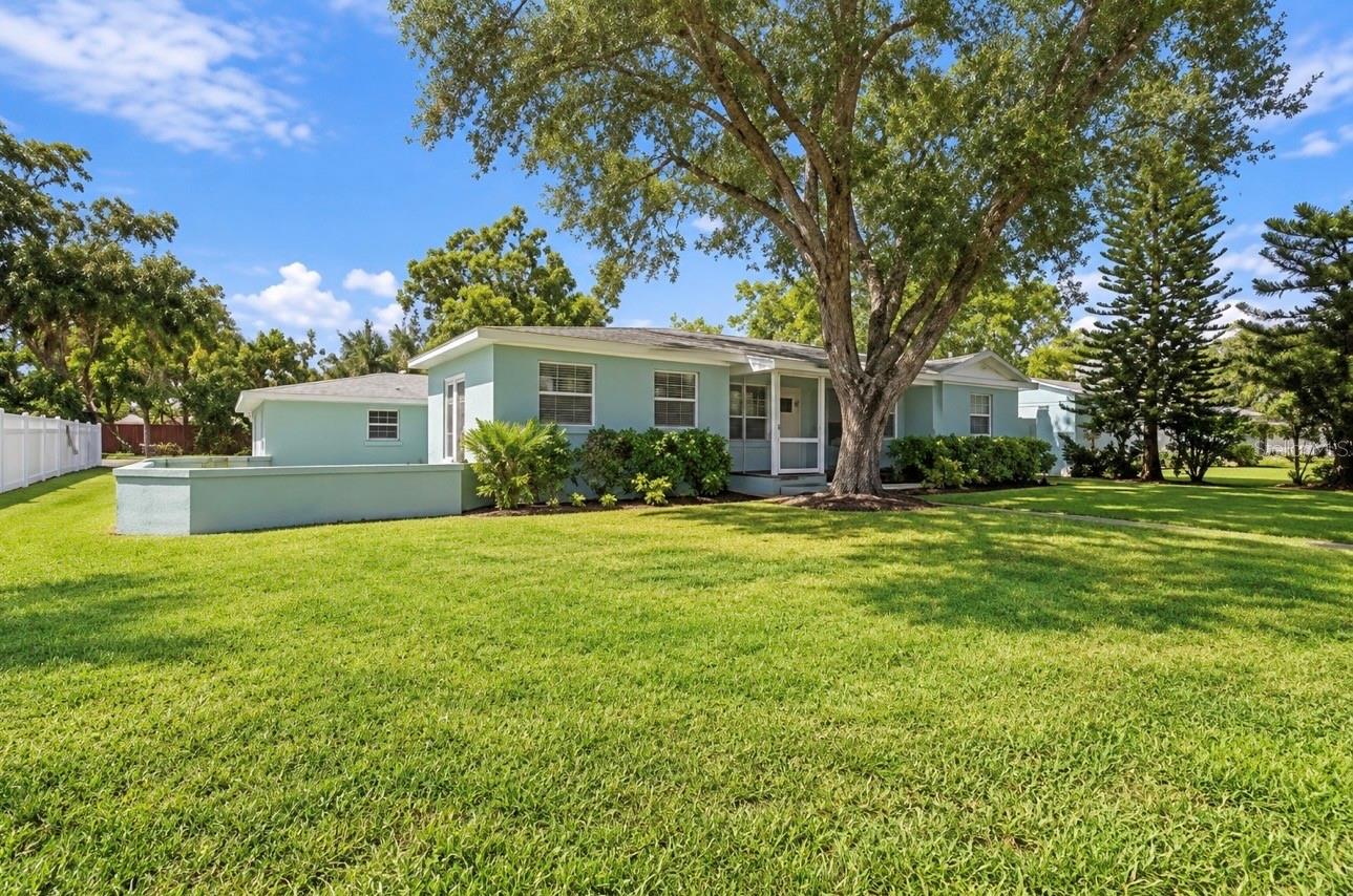 3022 1 St, Saint Petersburg, FL 33704 photo
