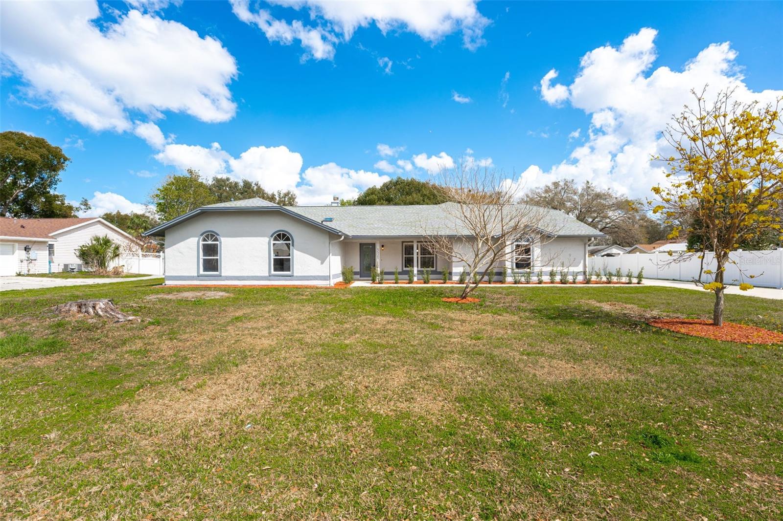 5521 Oak St, Mount Dora, FL 32757