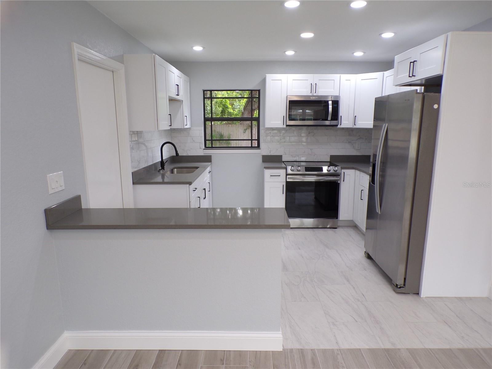 13674 120 Ln, Seminole, FL 33778 photo