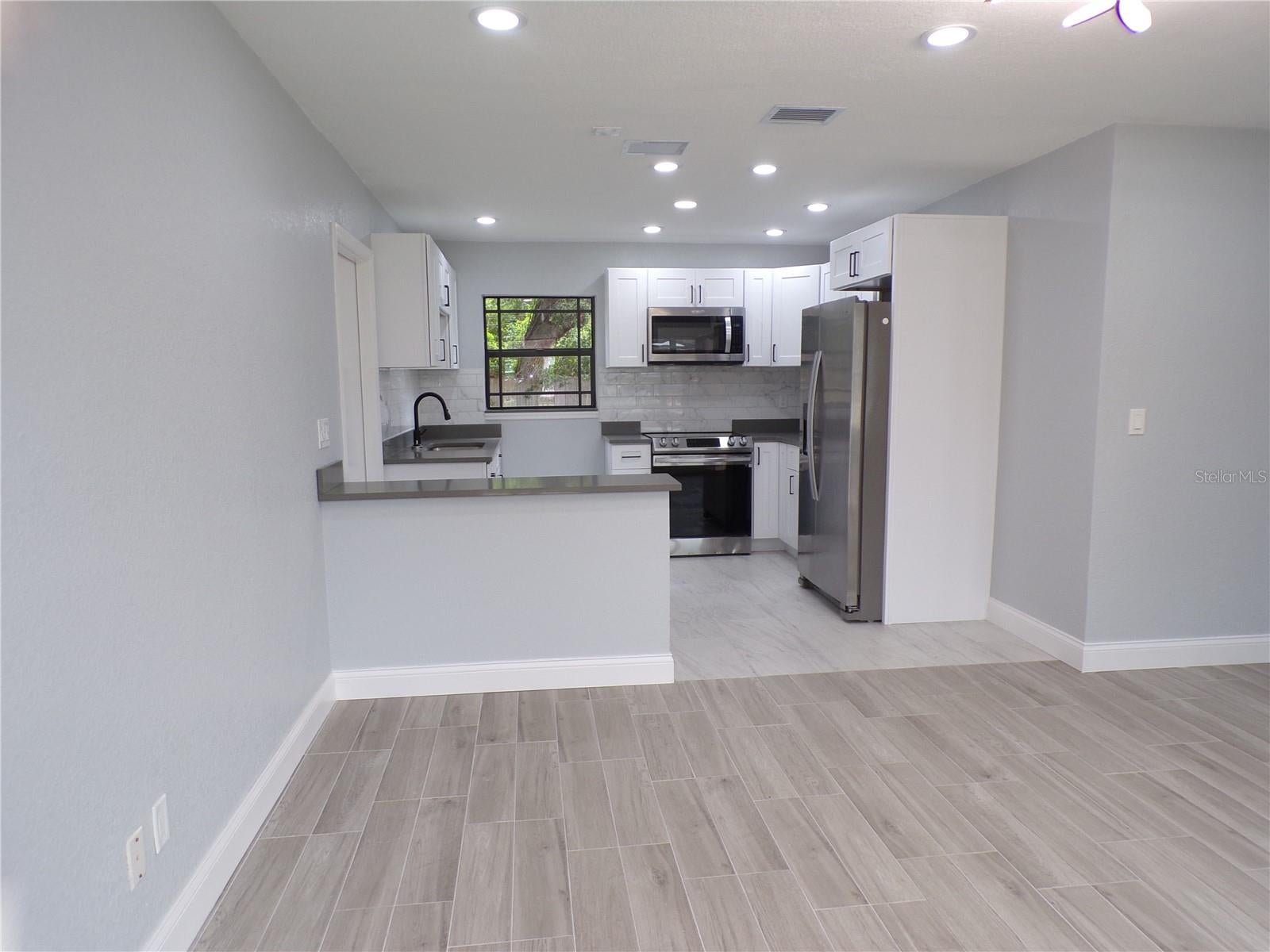13674 120 Ln, Seminole, FL 33778 photo