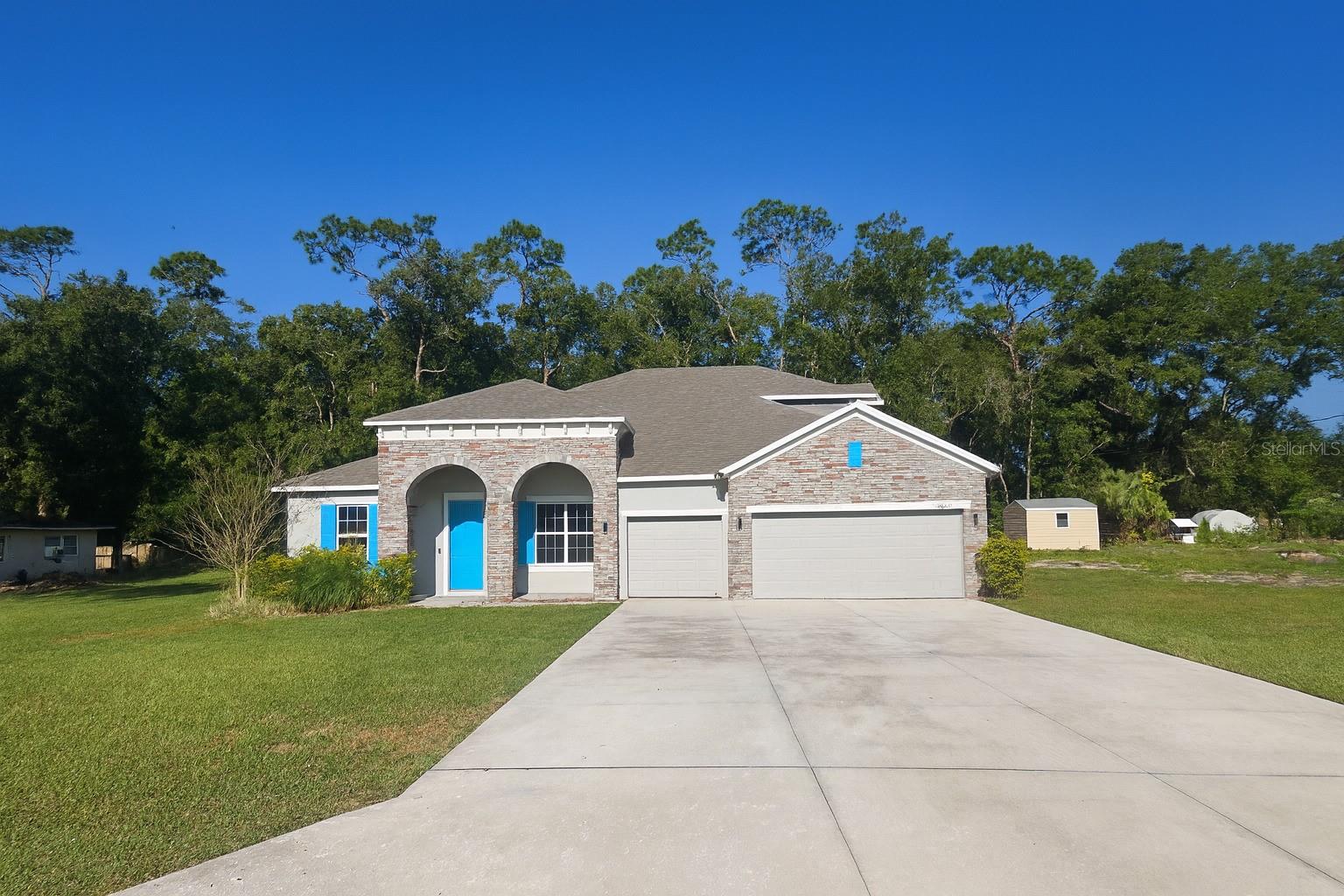 26047 Exmoor Dr, Sorrento, FL 32776