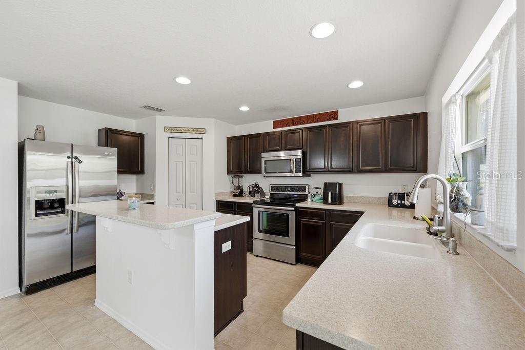 11018 Running Pine Dr, Riverview, FL 33569 photo