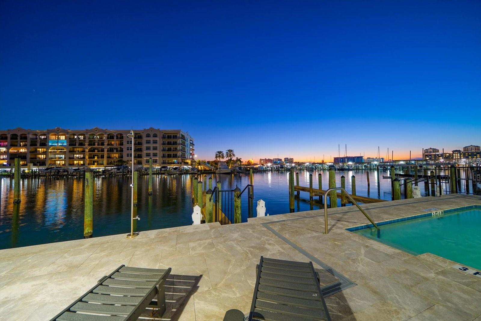 211 Dolphin Pt, Clearwater, FL 33767