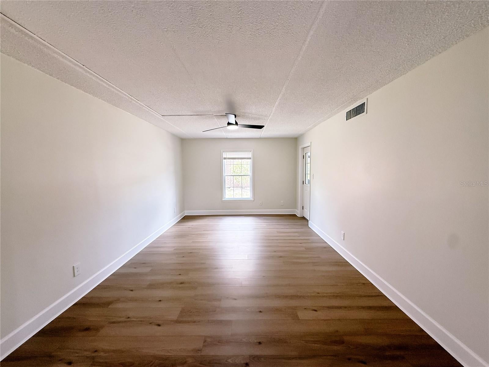 1275 85 Ave #1275 B, Saint Petersburg, FL 33702 photo