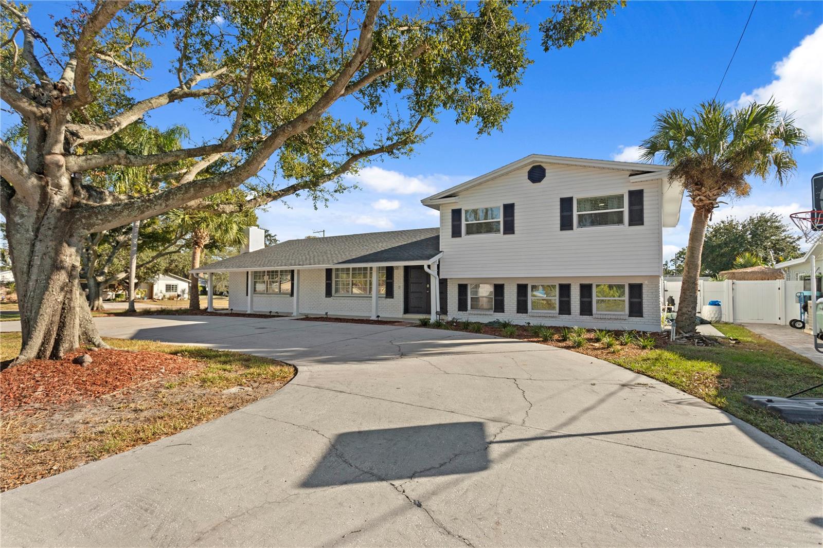 8702 Elmwood Ln, Tampa, FL 33615
