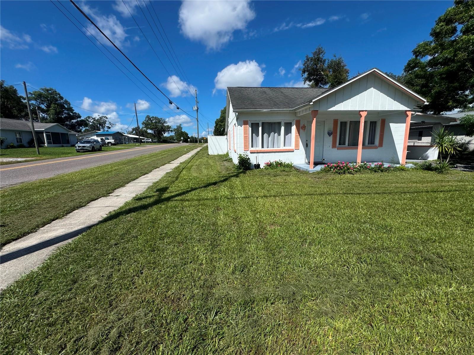 5829 12 St, Zephyrhills, FL 33542 photo