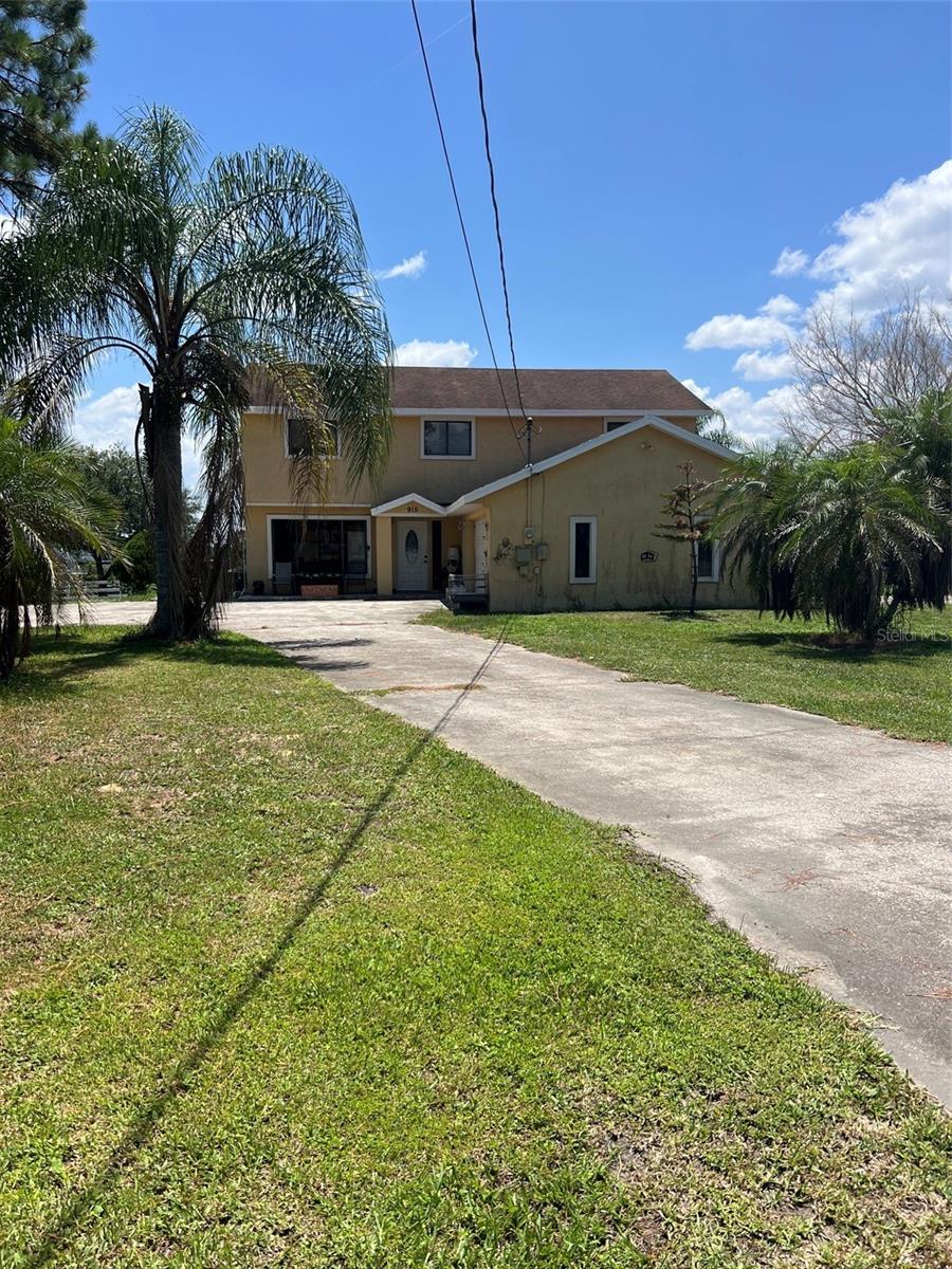 915 Hillside Ct, Winter Haven, FL 33881