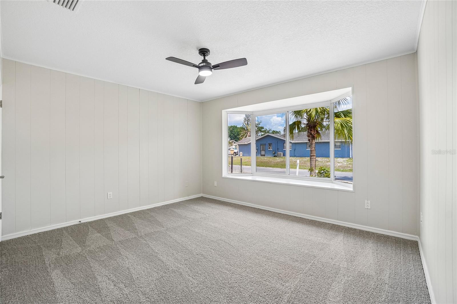 5609 Executive Dr, New Port Richey, FL 34652 photo