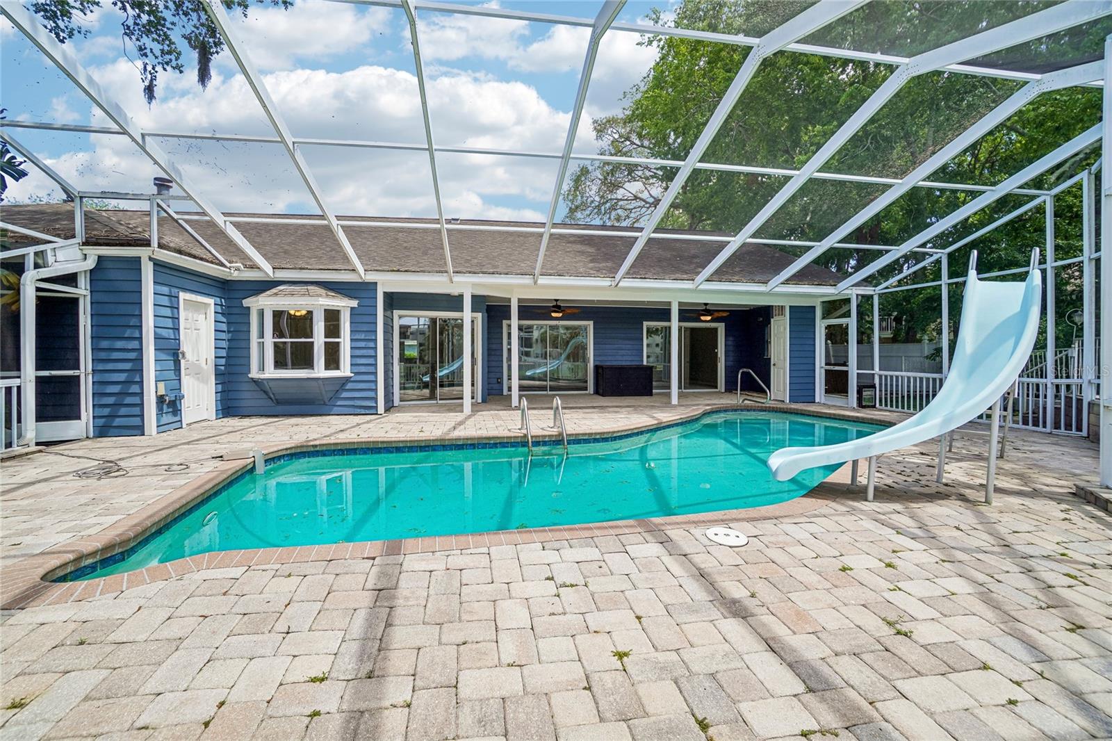5609 Executive Dr, New Port Richey, FL 34652 photo