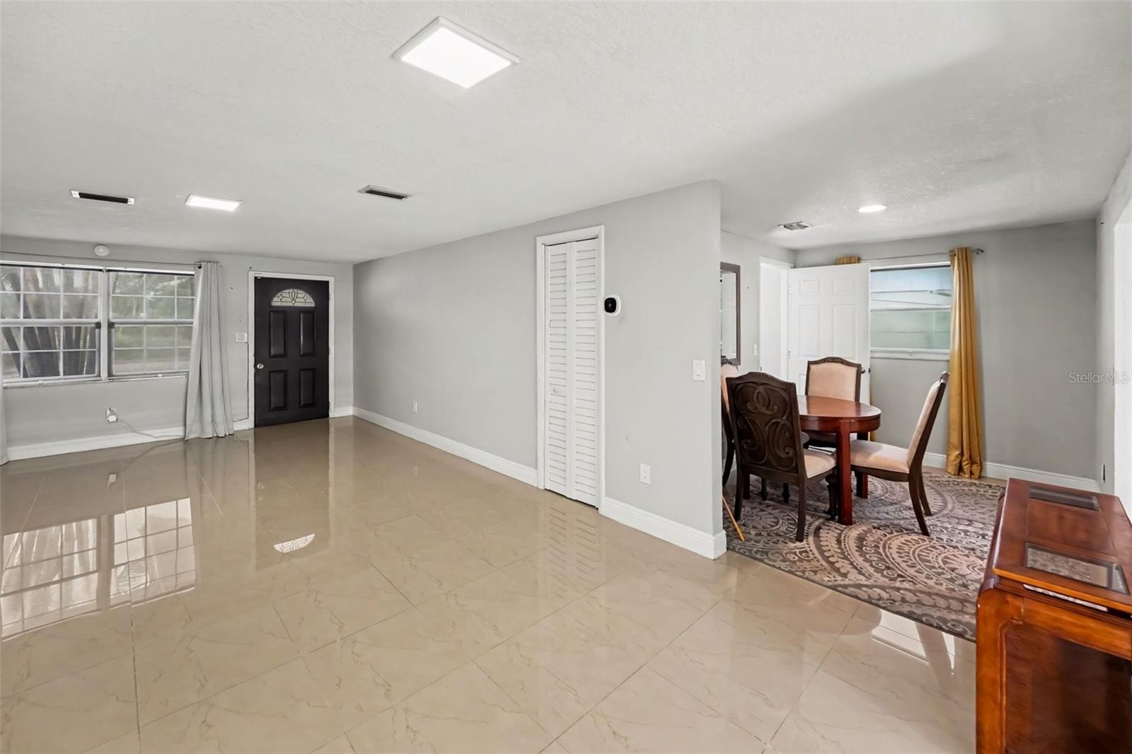 8911 113 St, Seminole, FL 33772 photo
