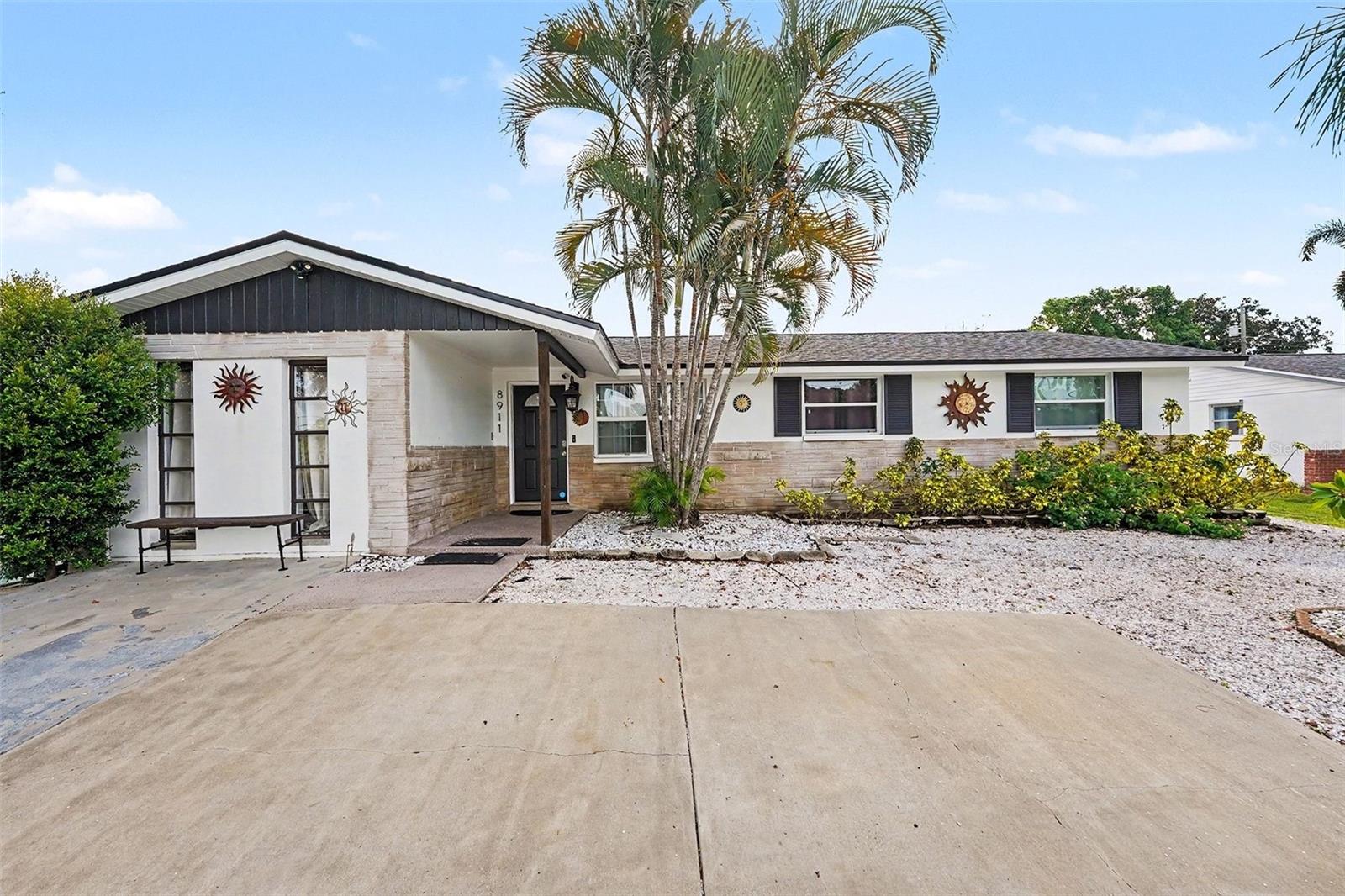 8911 113 St, Seminole, FL 33772