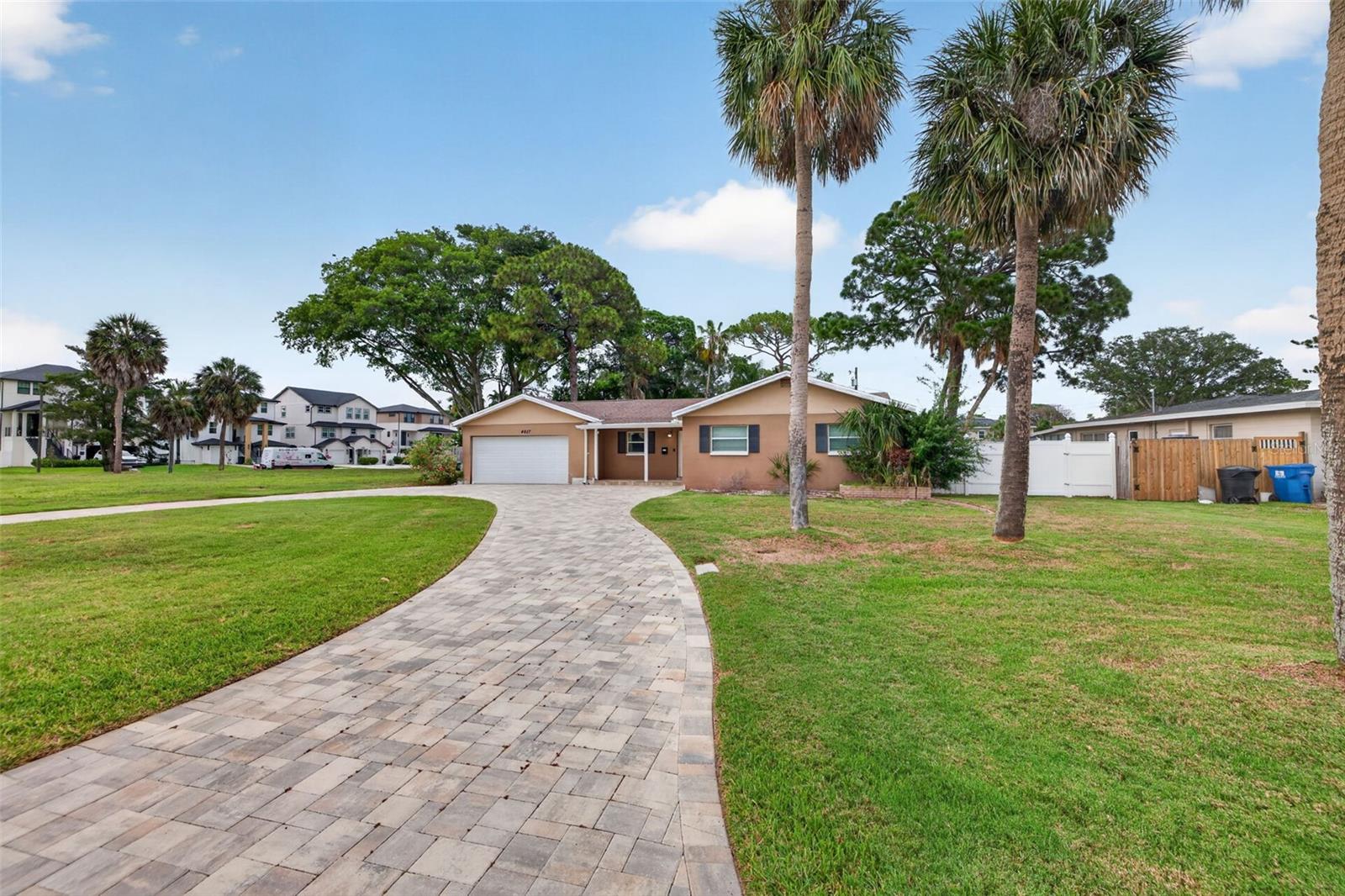 4627 Venetian Blvd, Saint Petersburg, FL 33704 photo
