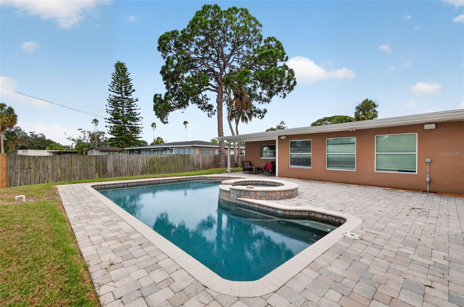 4627 Venetian Blvd, Saint Petersburg, FL 33704 photo