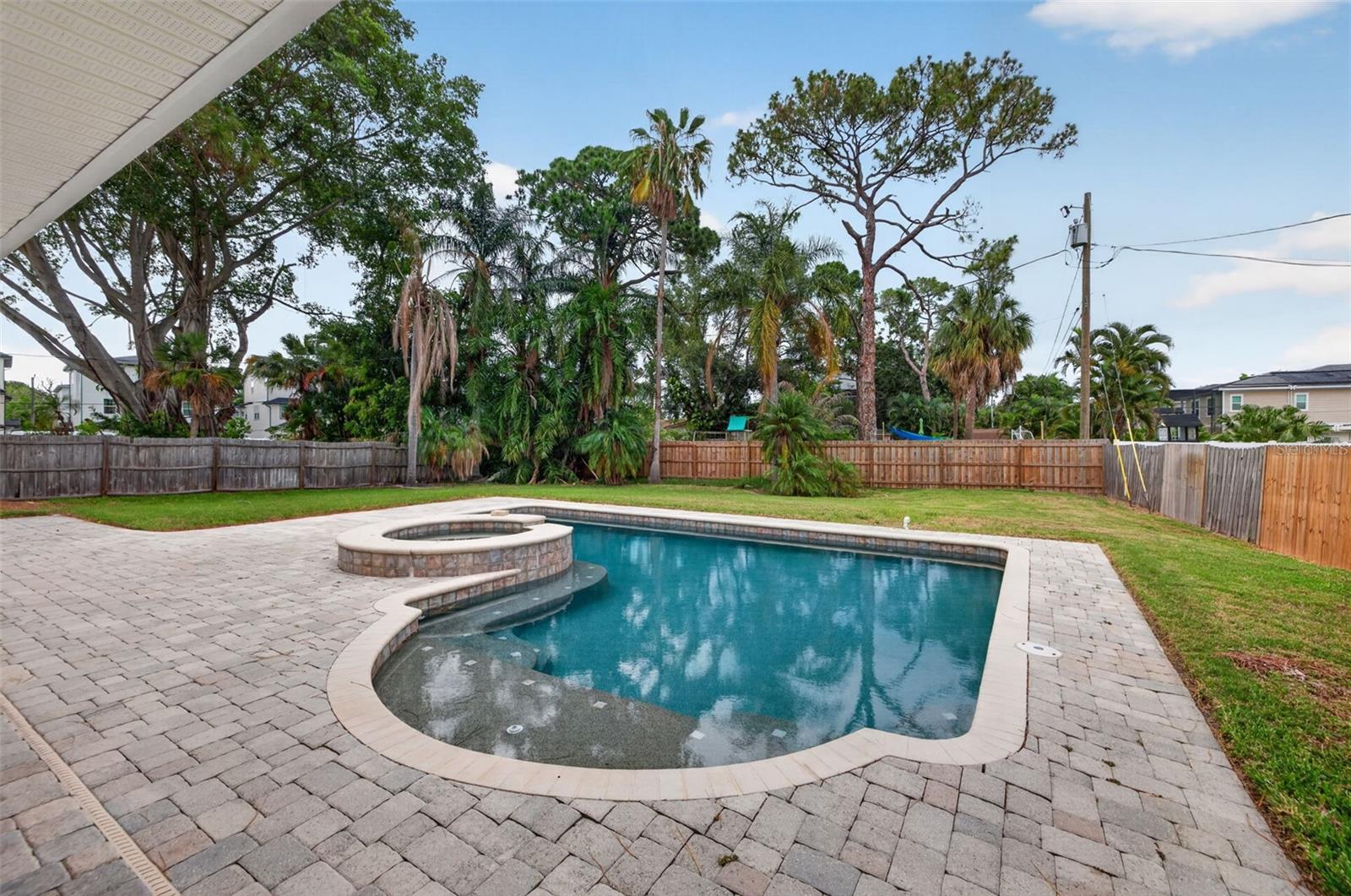 4627 Venetian Blvd, Saint Petersburg, FL 33704 photo