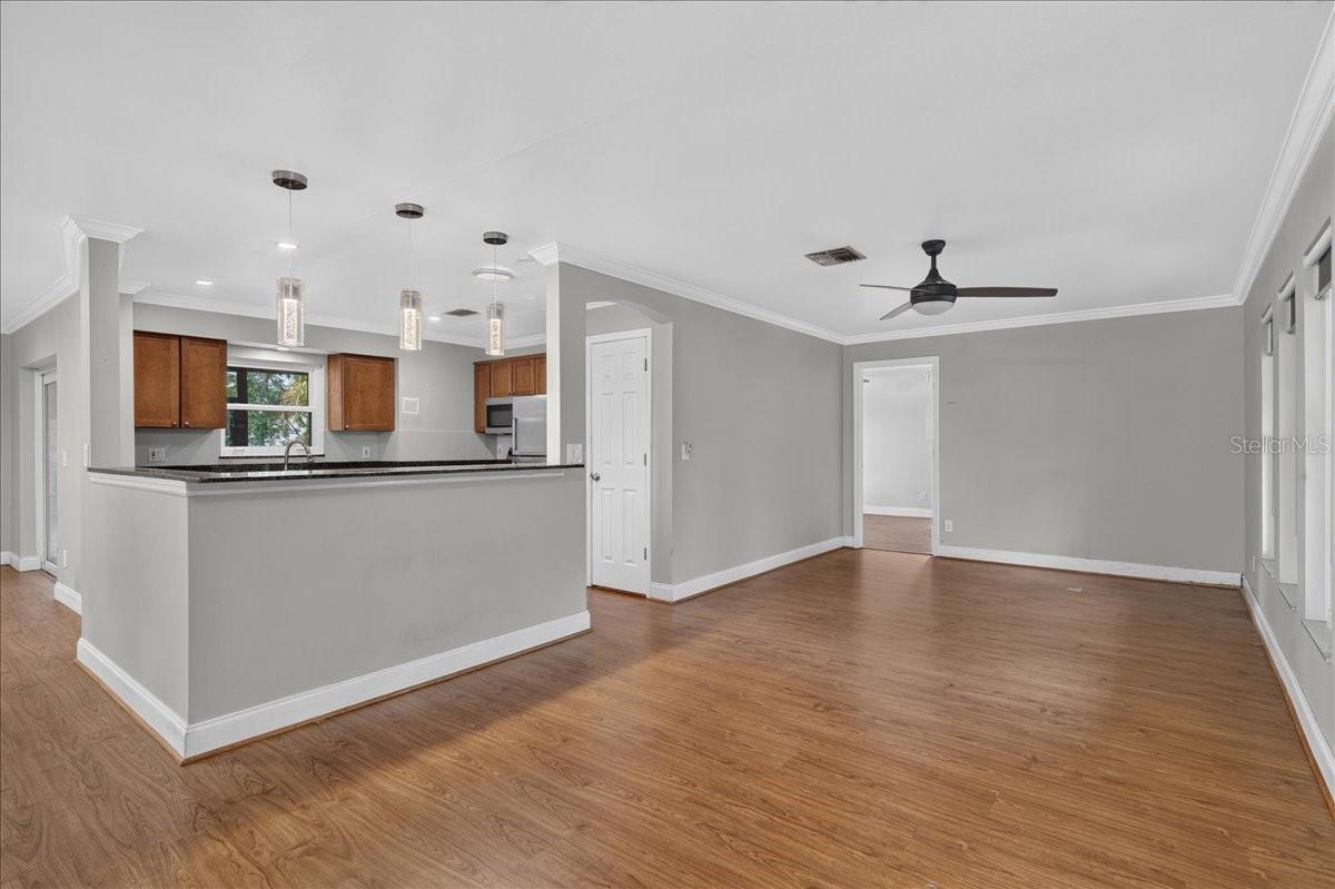 1221 E Lime St, Tarpon Springs, FL 34689 photo