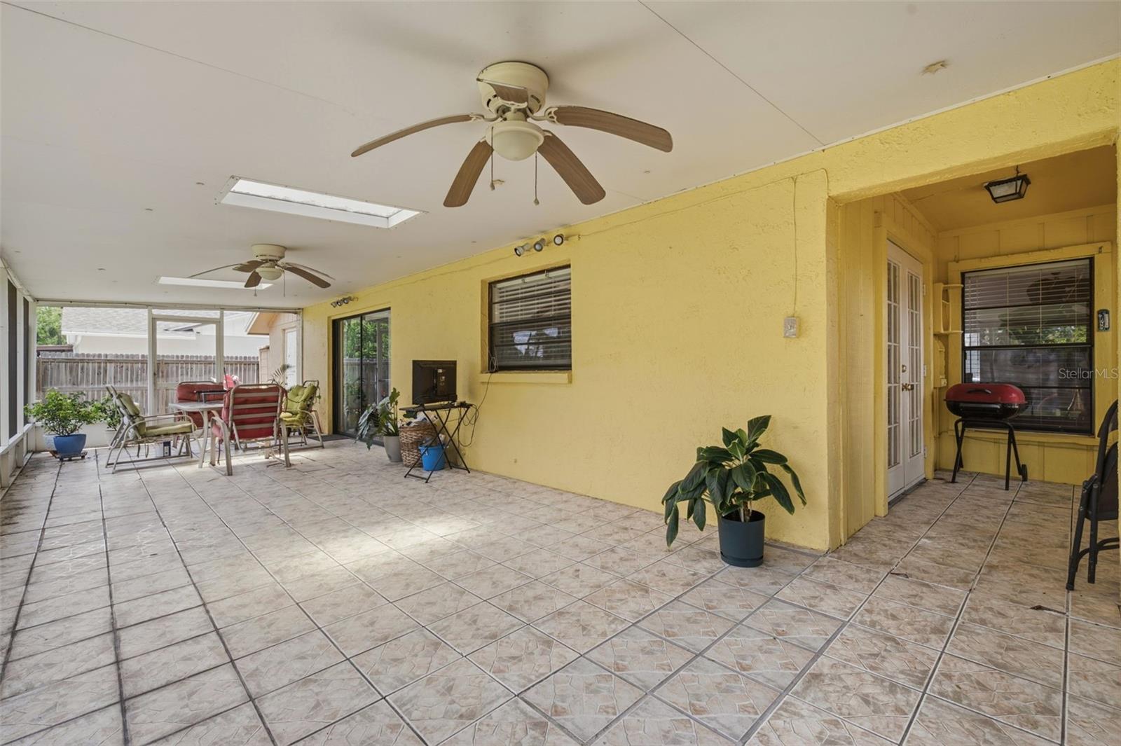 15806 Pennington Rd, Tampa, FL 33624 photo