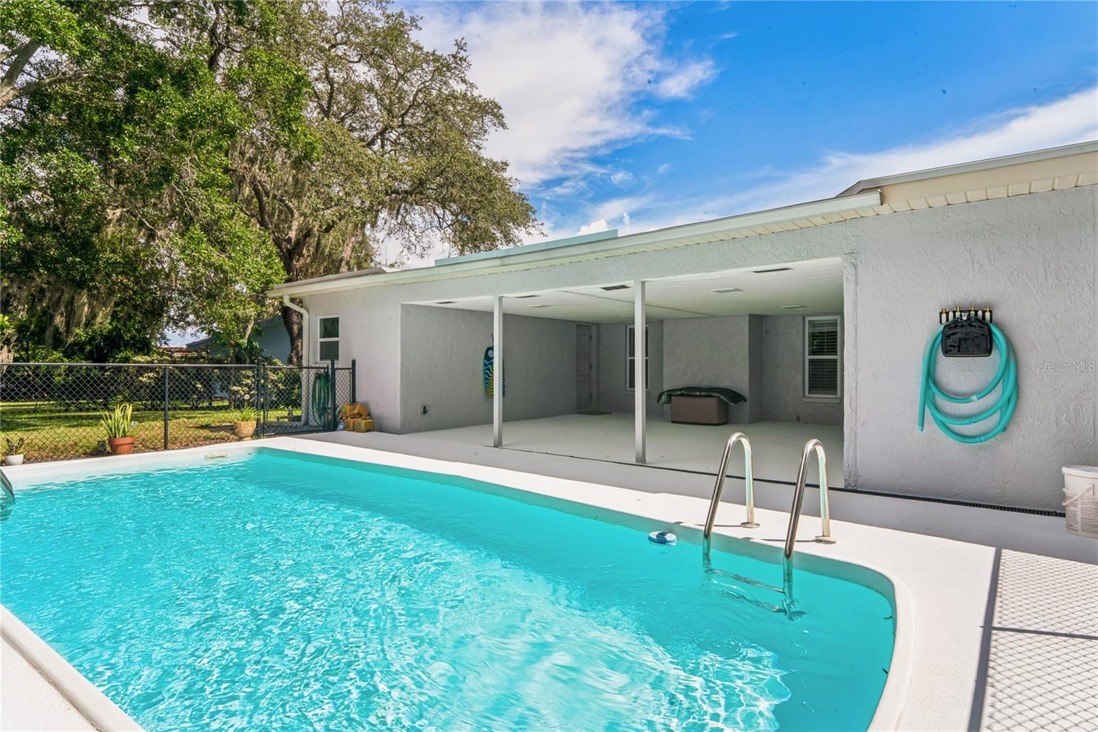 1131 Lancer Ln, Tarpon Springs, FL 34689 photo
