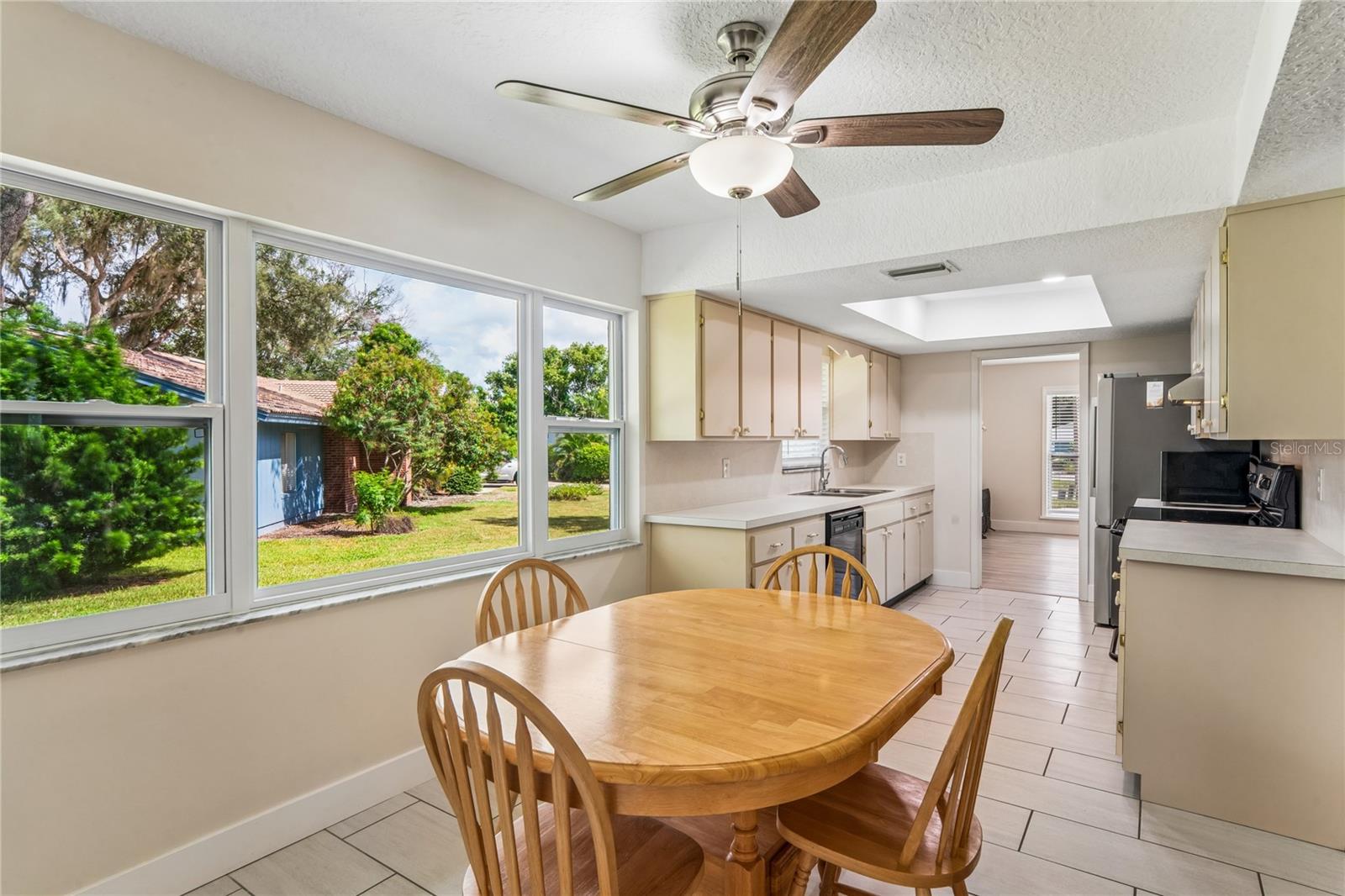 1131 Lancer Ln, Tarpon Springs, FL 34689 photo