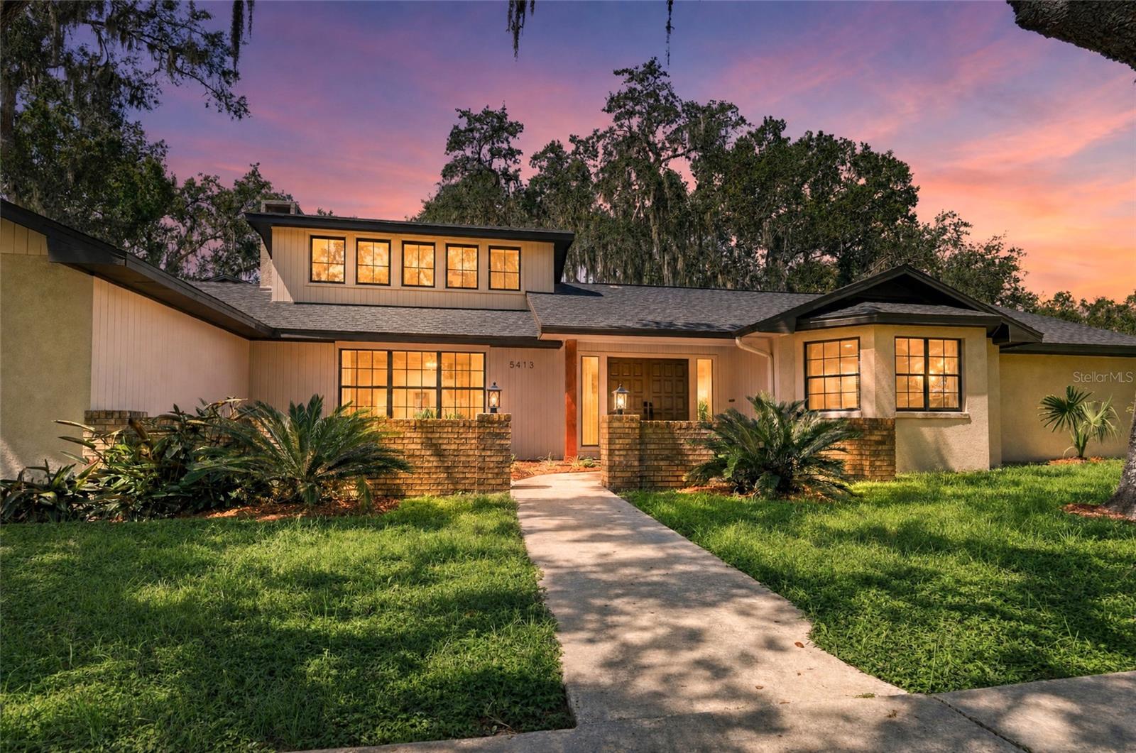 5413 Bernadette Dr, Zephyrhills, FL 33541