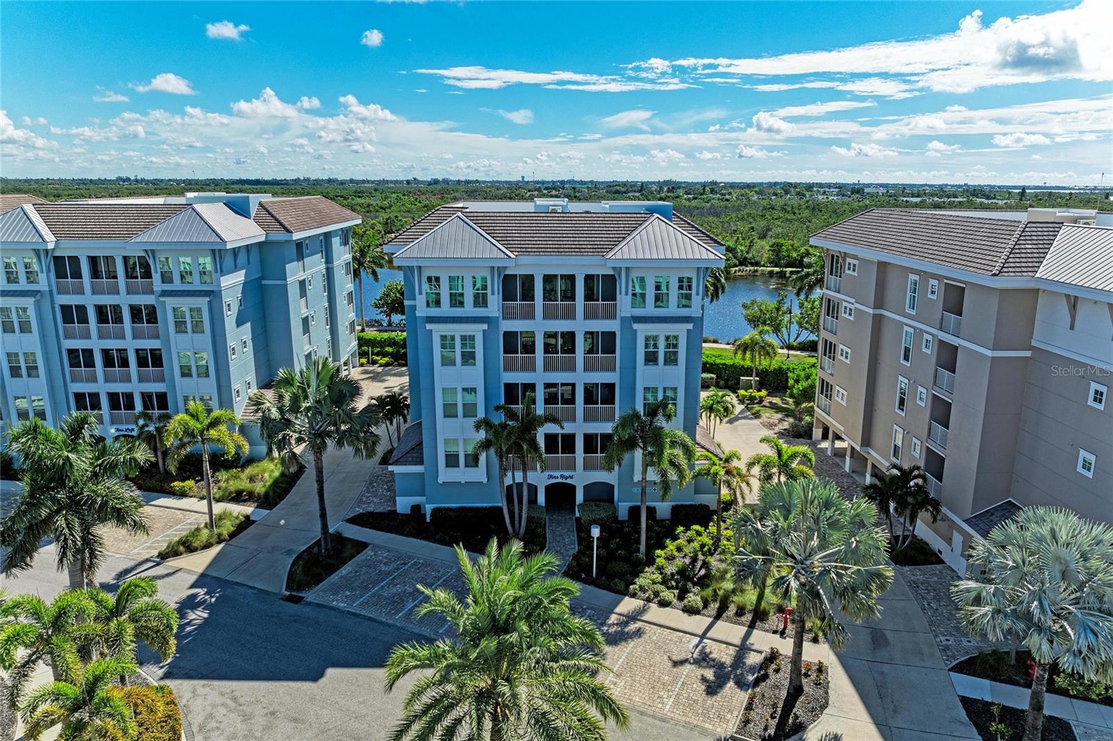 391 Aruba Cir #401, Bradenton, FL 34209 photo
