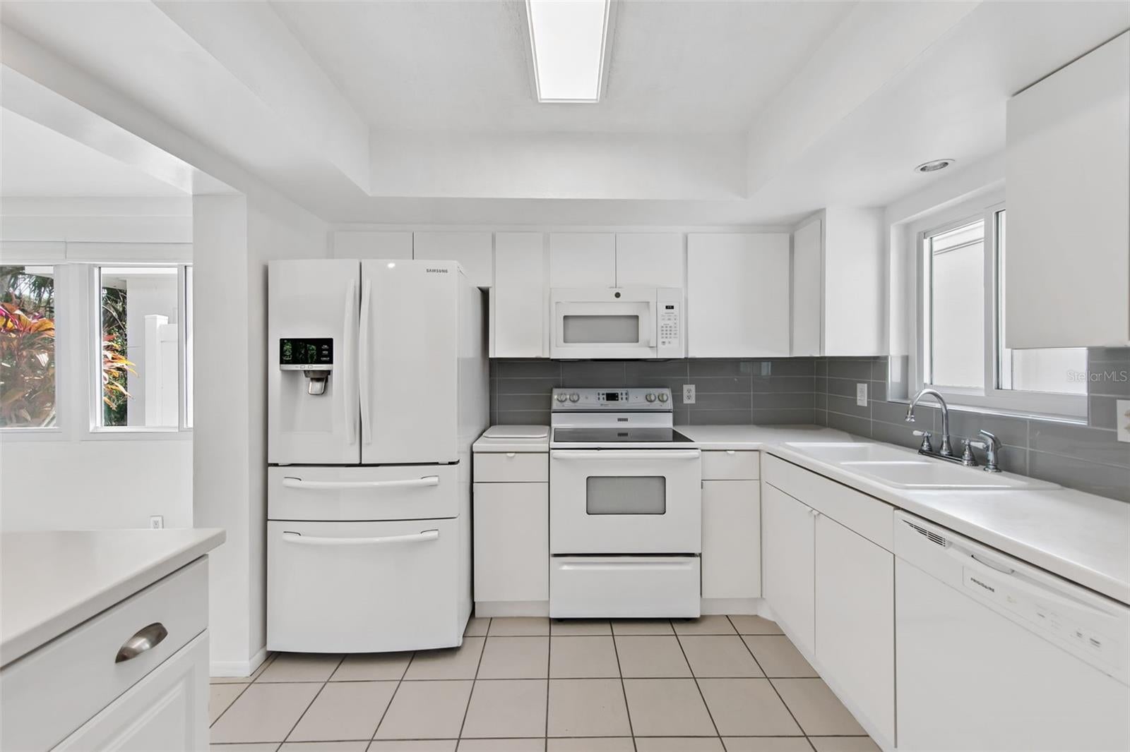 3915 Schwalbe Dr #128, Sarasota, FL 34235 photo