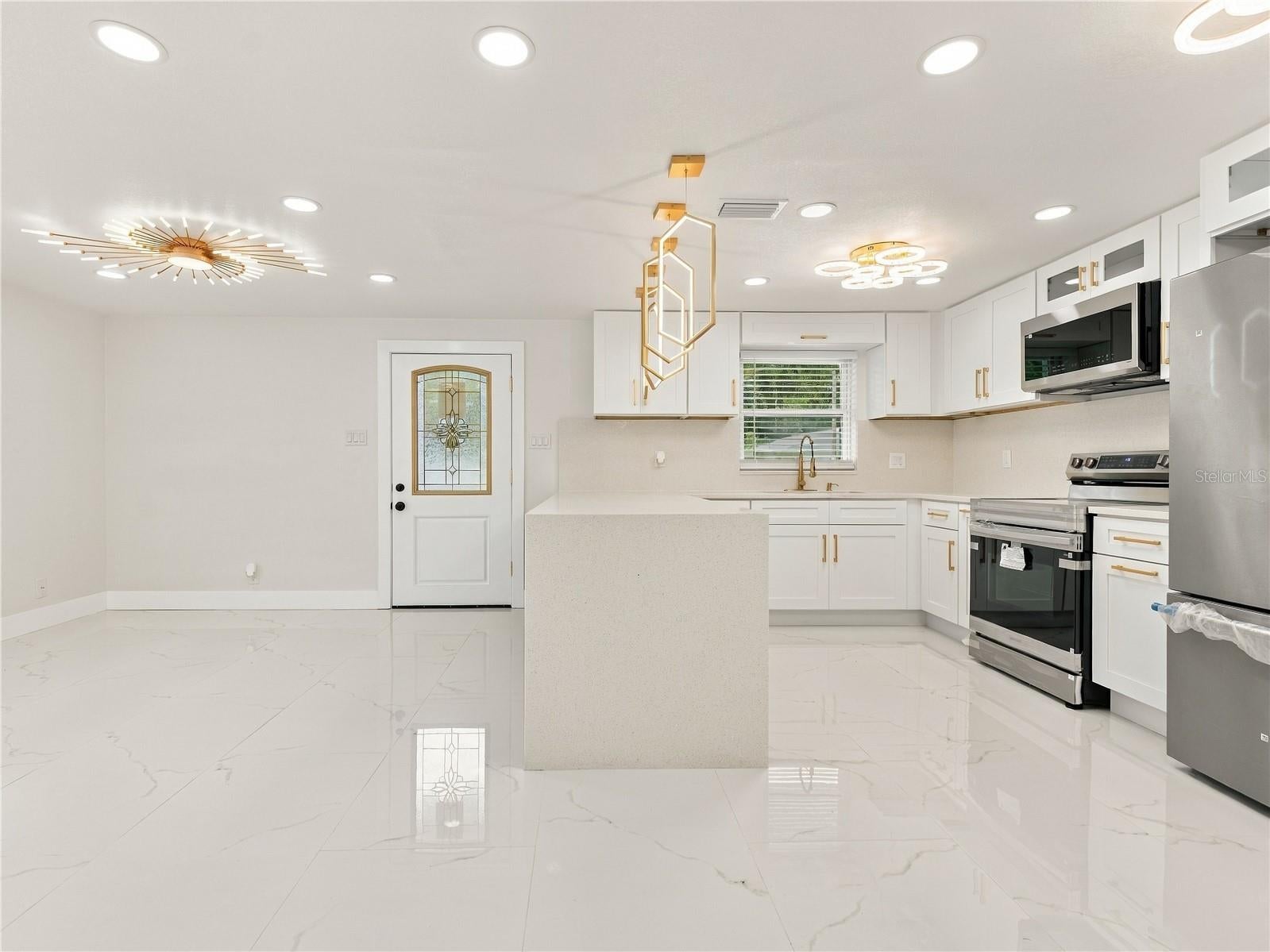 8423 N Packwood Ave, Tampa, FL 33604 photo