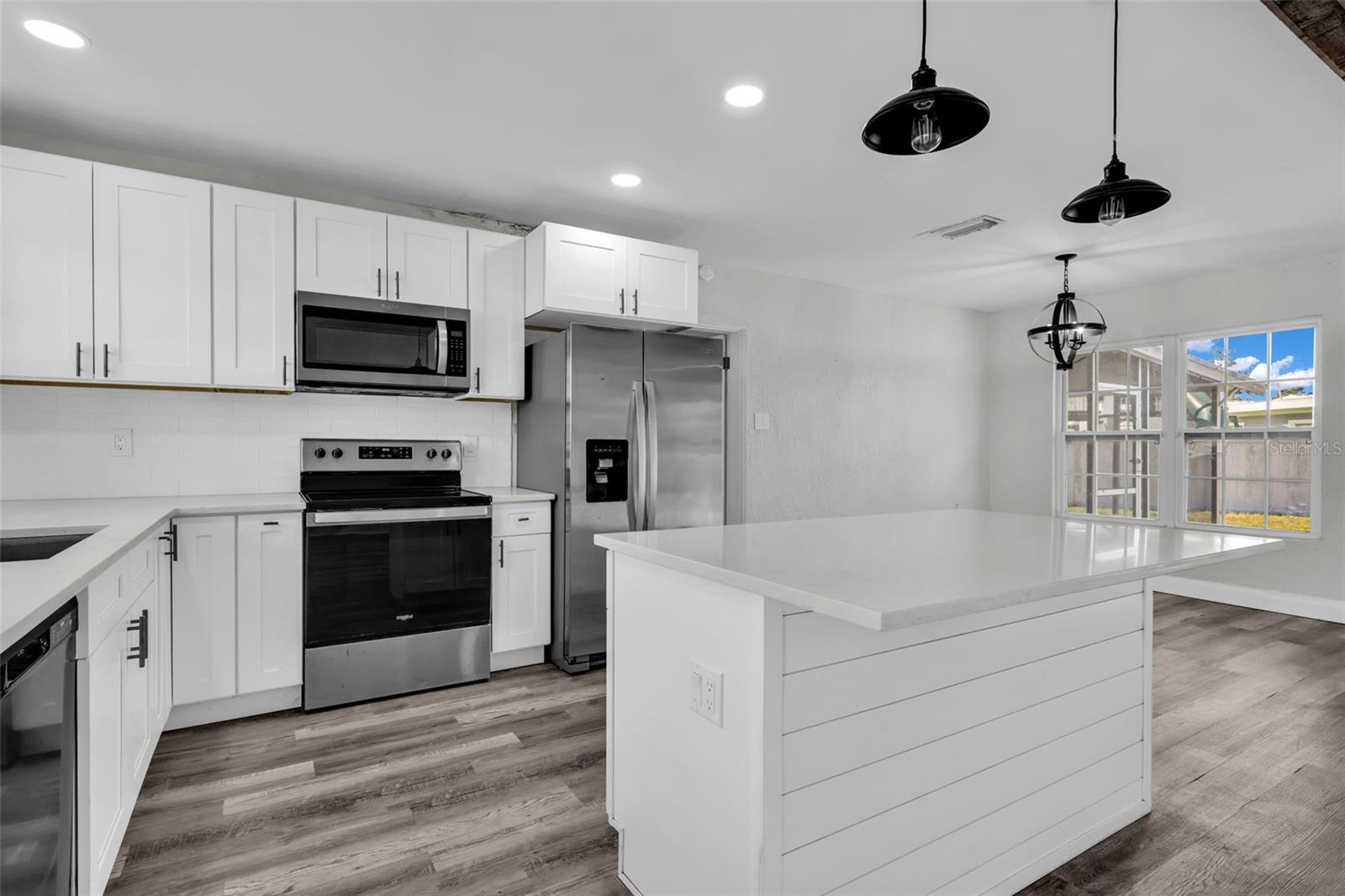 246 Magellan Dr, Sarasota, FL 34243 photo