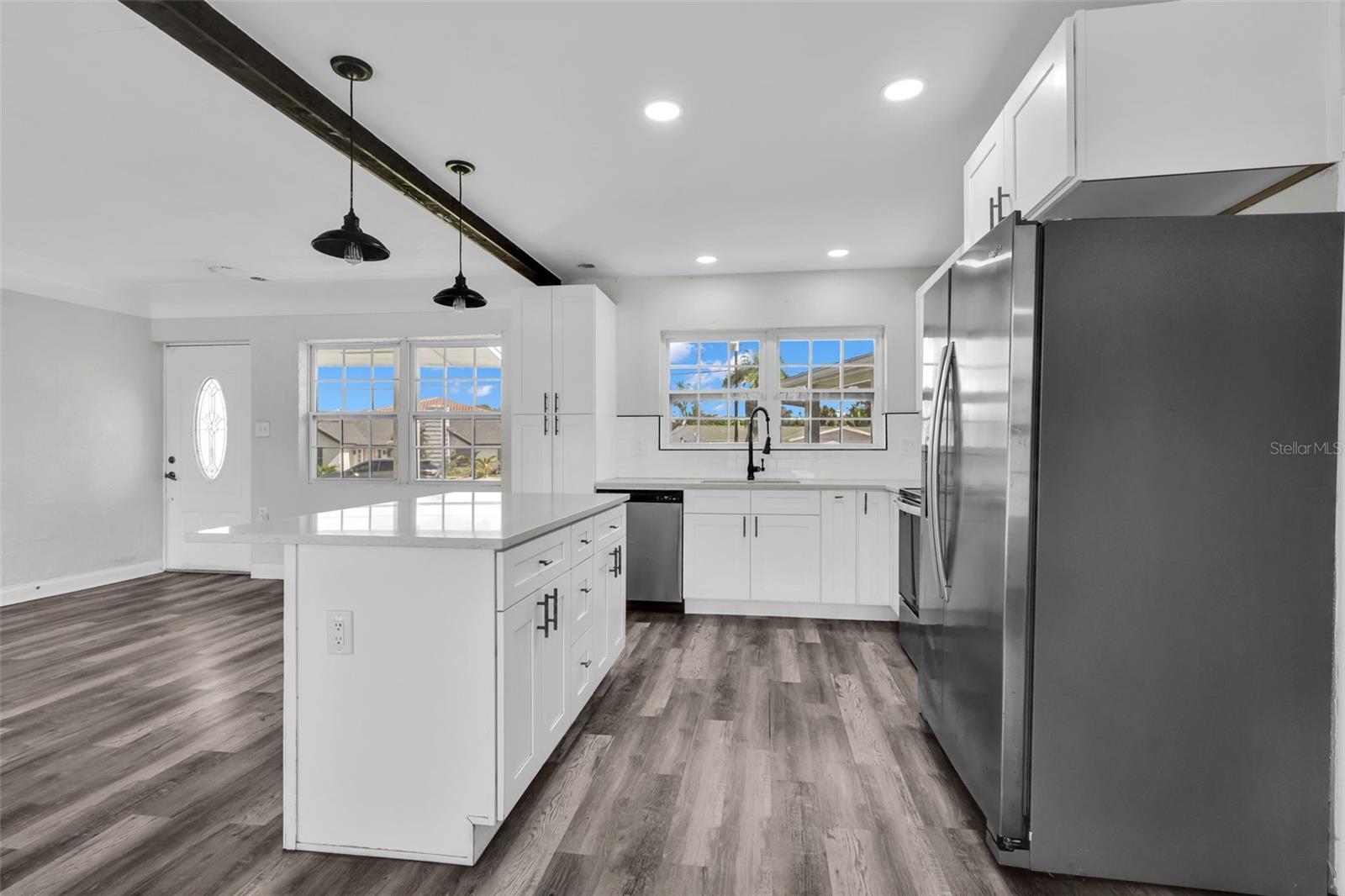 246 Magellan Dr, Sarasota, FL 34243 photo