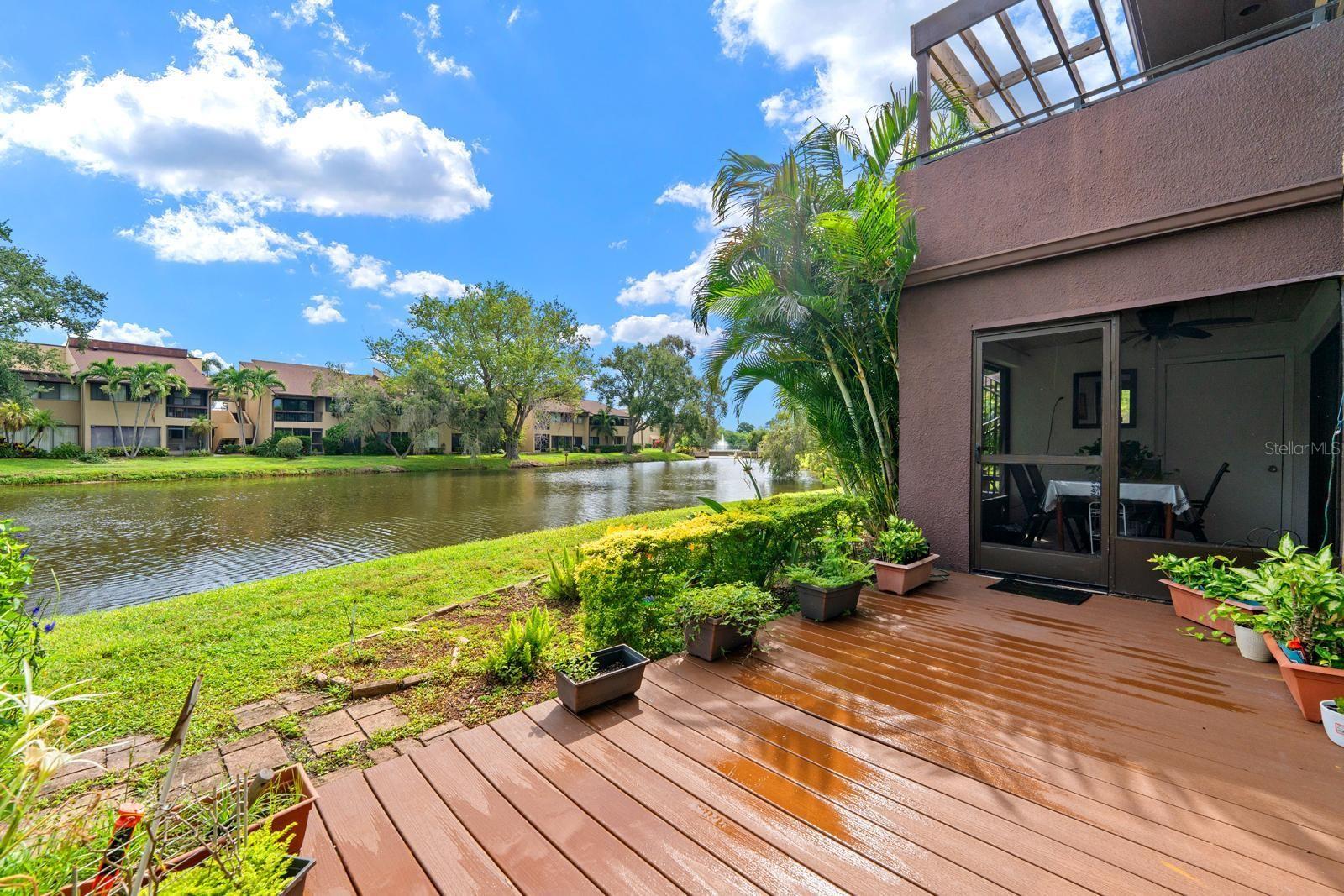 875 Village Dr, Saint Petersburg, FL 33716