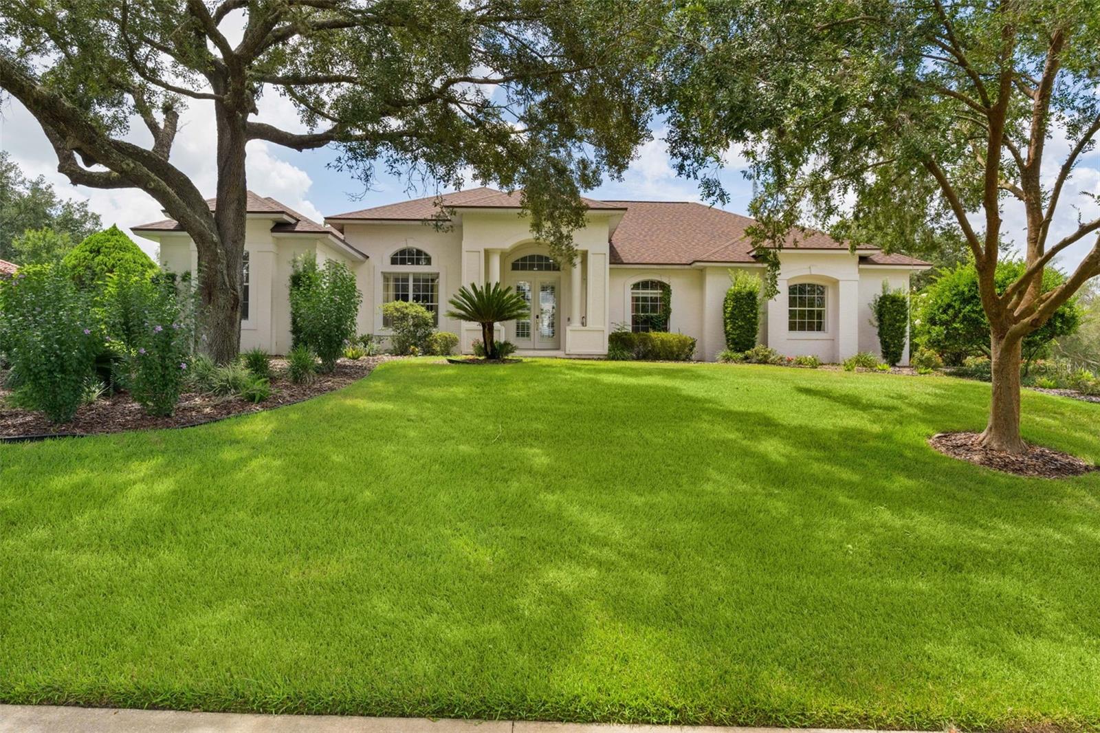 39407 Treeline Dr, Lady Lake, FL 32159
