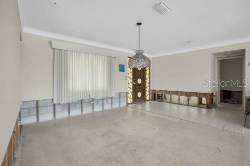 6505 Debbie Ln, Saint Petersburg, FL 33707 photo