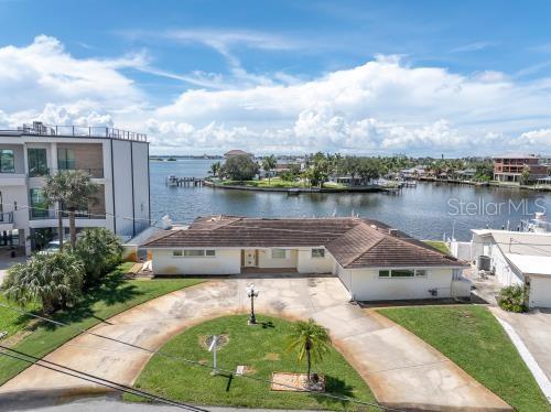 6505 Debbie Ln, Saint Petersburg, FL 33707 photo