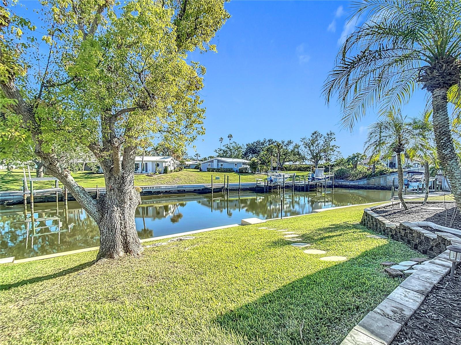 4 Windsor Dr, Englewood, FL 34223 photo