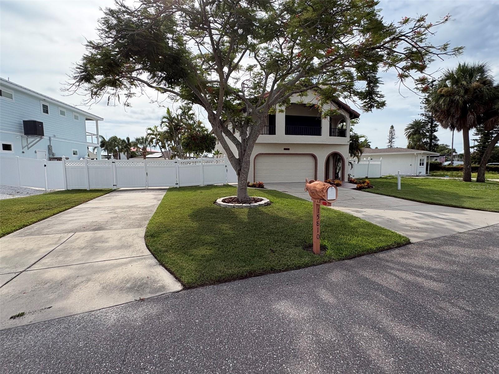 15810 Redington Dr, Redington Beach, FL 33708 photo