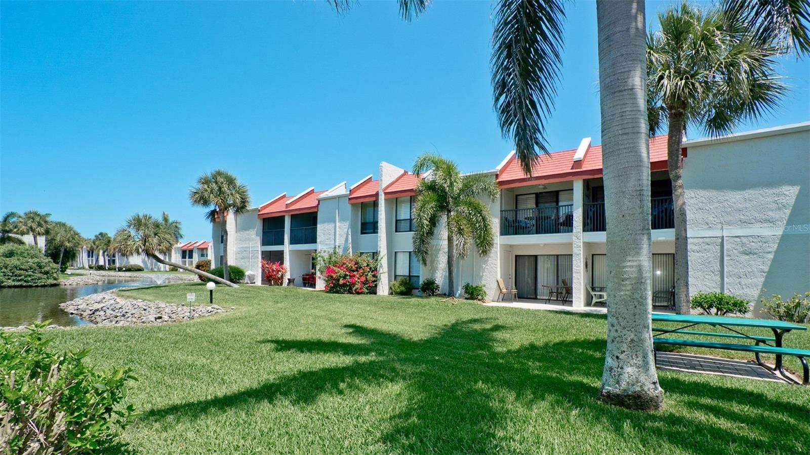 1801 Gulf Dr, Bradenton Beach, FL 34217